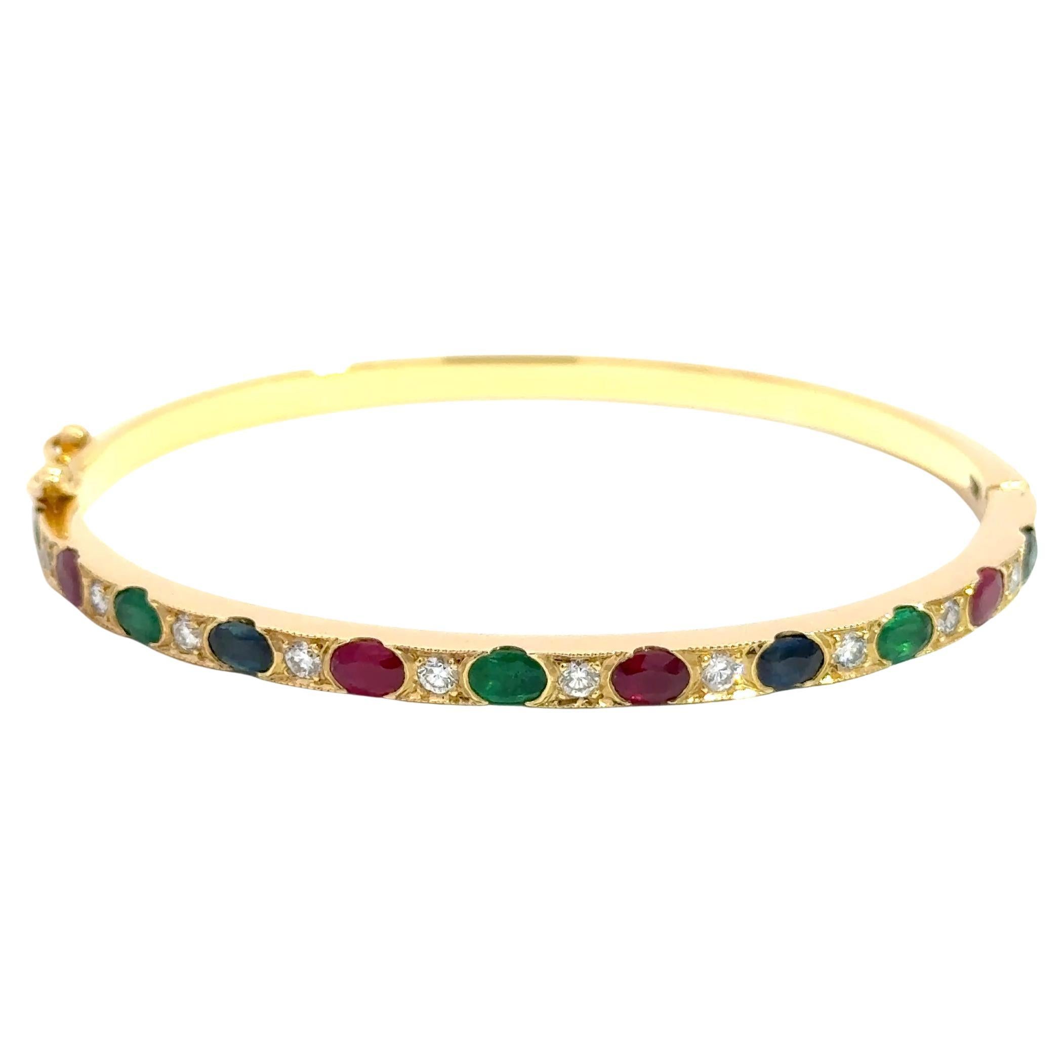 Brazalete de rubí, zafiro y esmeralda en oro amarillo de 18k con detalles de diamantes - 19.40g
