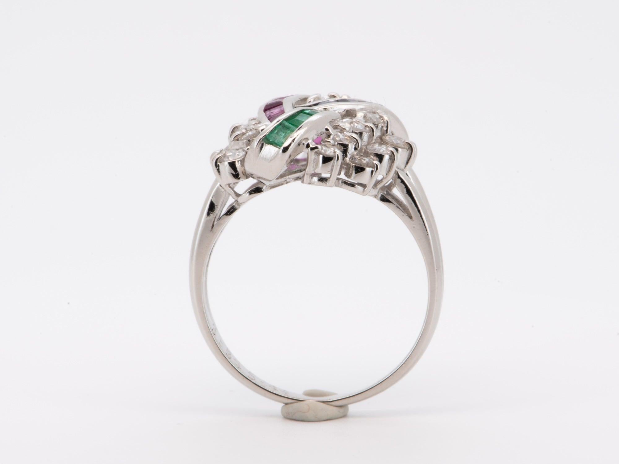 Cluster-Ring aus Platin mit Rubin, Saphir, Smaragd und Diamant PT900 R6720 im Zustand „Gut“ im Angebot in Osprey, FL