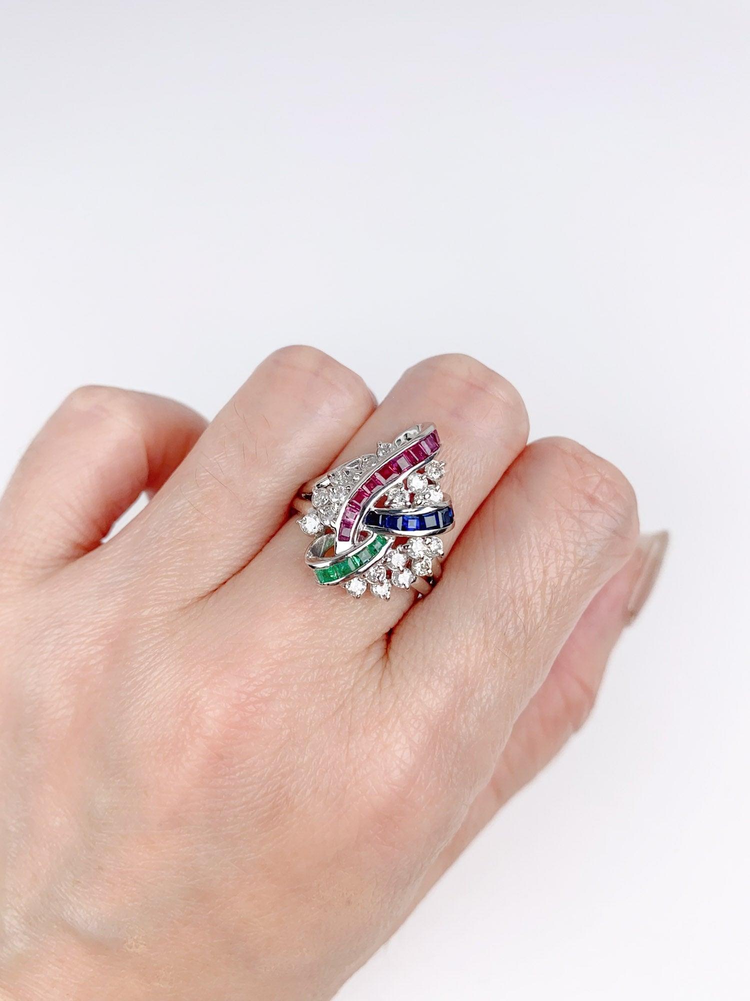 Cluster-Ring aus Platin mit Rubin, Saphir, Smaragd und Diamant PT900 R6720 für Damen oder Herren im Angebot
