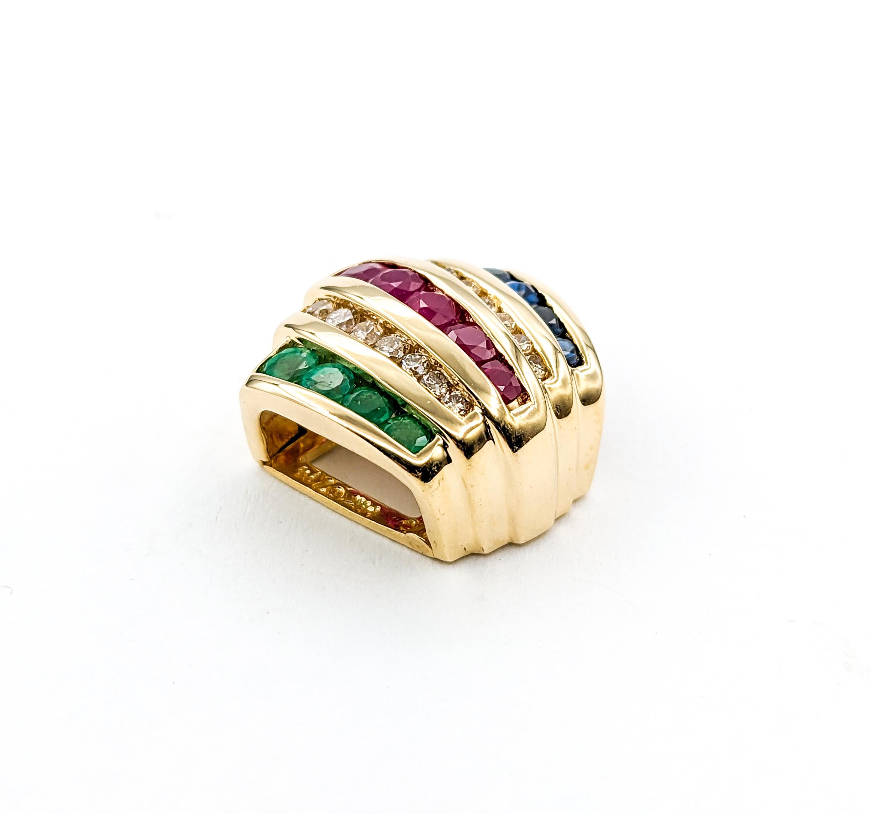 Coulisseau en or jaune avec rubis, saphir, émeraude et diamant

Voici un superbe pendentif/glissoir en or jaune 14kt, orné de diamants ronds de 0,25ctw. Les diamants étincelants présentent une pureté SI et un éclat blanc presque incolore. Ce