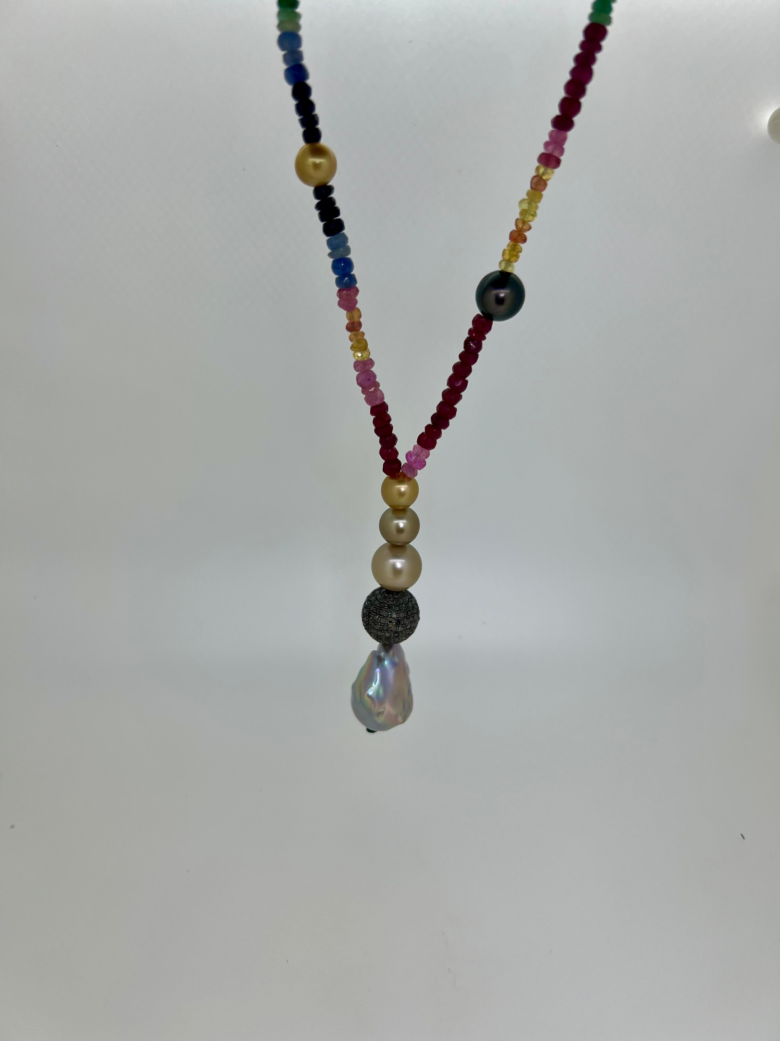 Collar de Rubí, Zafiro, Esmeralda y Perlas con Colgante de Diamantes Cuenta en venta