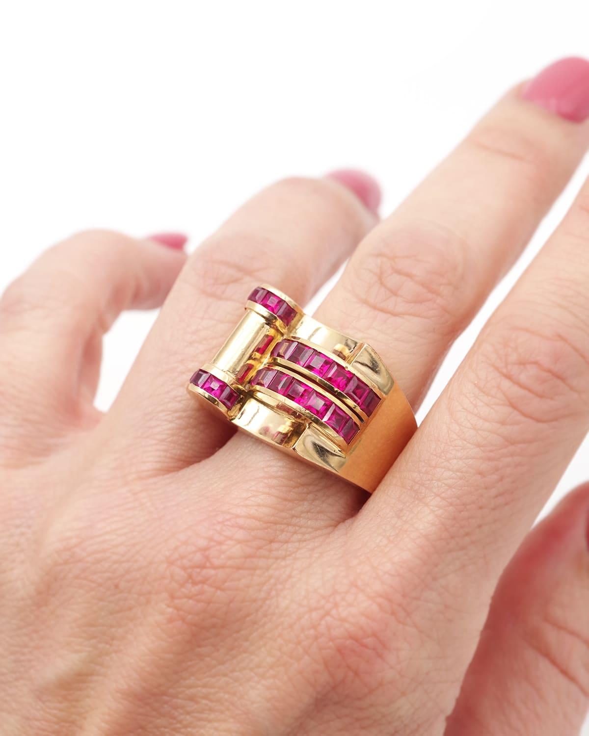 Anello Tank con voluta di rubini in oro 18 carati, Anello retrò In condizioni buone in vendita a PARIS, FR