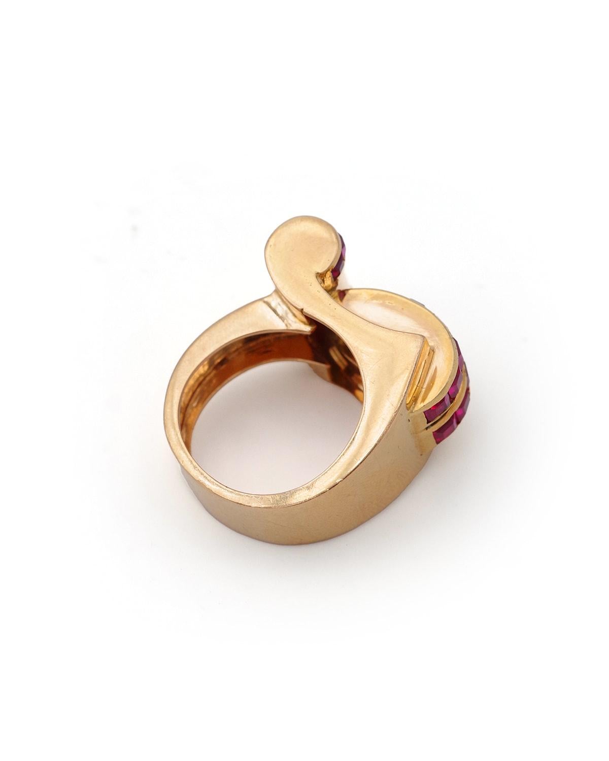 Anello Tank con voluta di rubini in oro 18 carati, Anello retrò in vendita 1