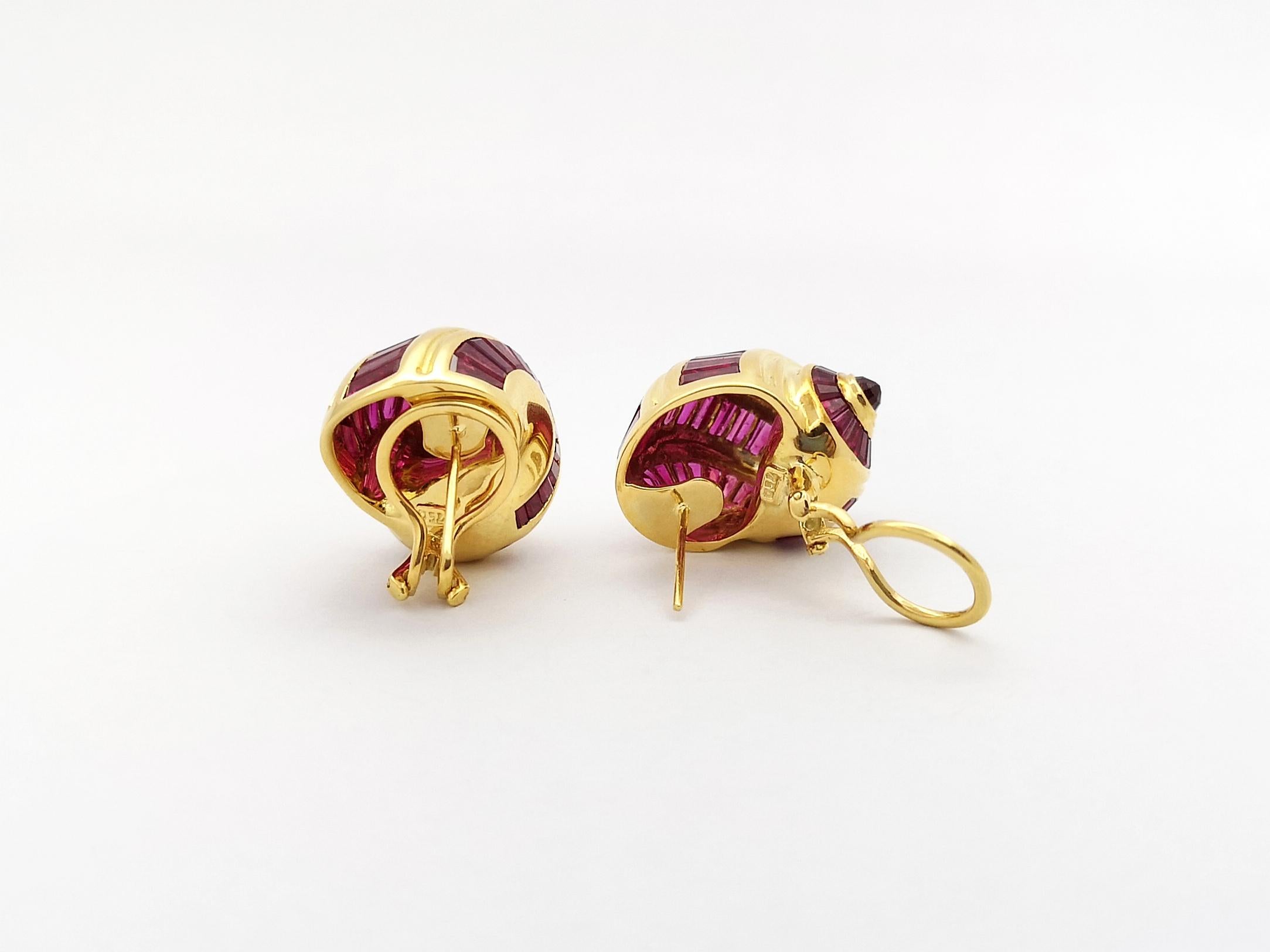 Ruby Sea Shell Earrings set in 18K Gold Settings For Sale 1