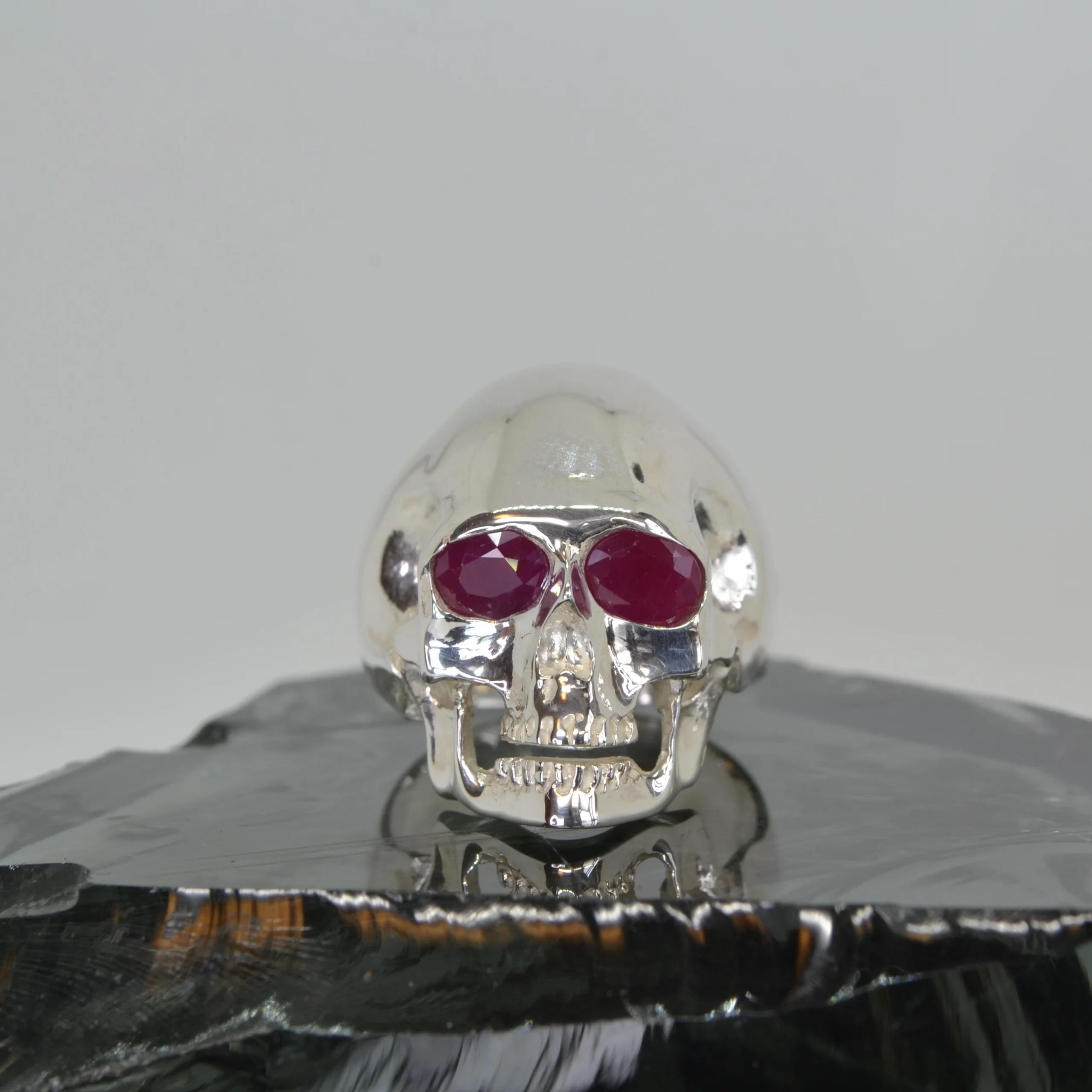 Ruby Silver Skull Ring

Made in 925 sterling silver

Set with red Ruby 6x4mm eyes

Fully polished solid silver ring

Handcrafted crafted design

An alternative style Ruby ring.

Designed to be worn as a pinky ring however any finger can be suitable