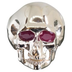 Anillo Calavera de Plata Rubí