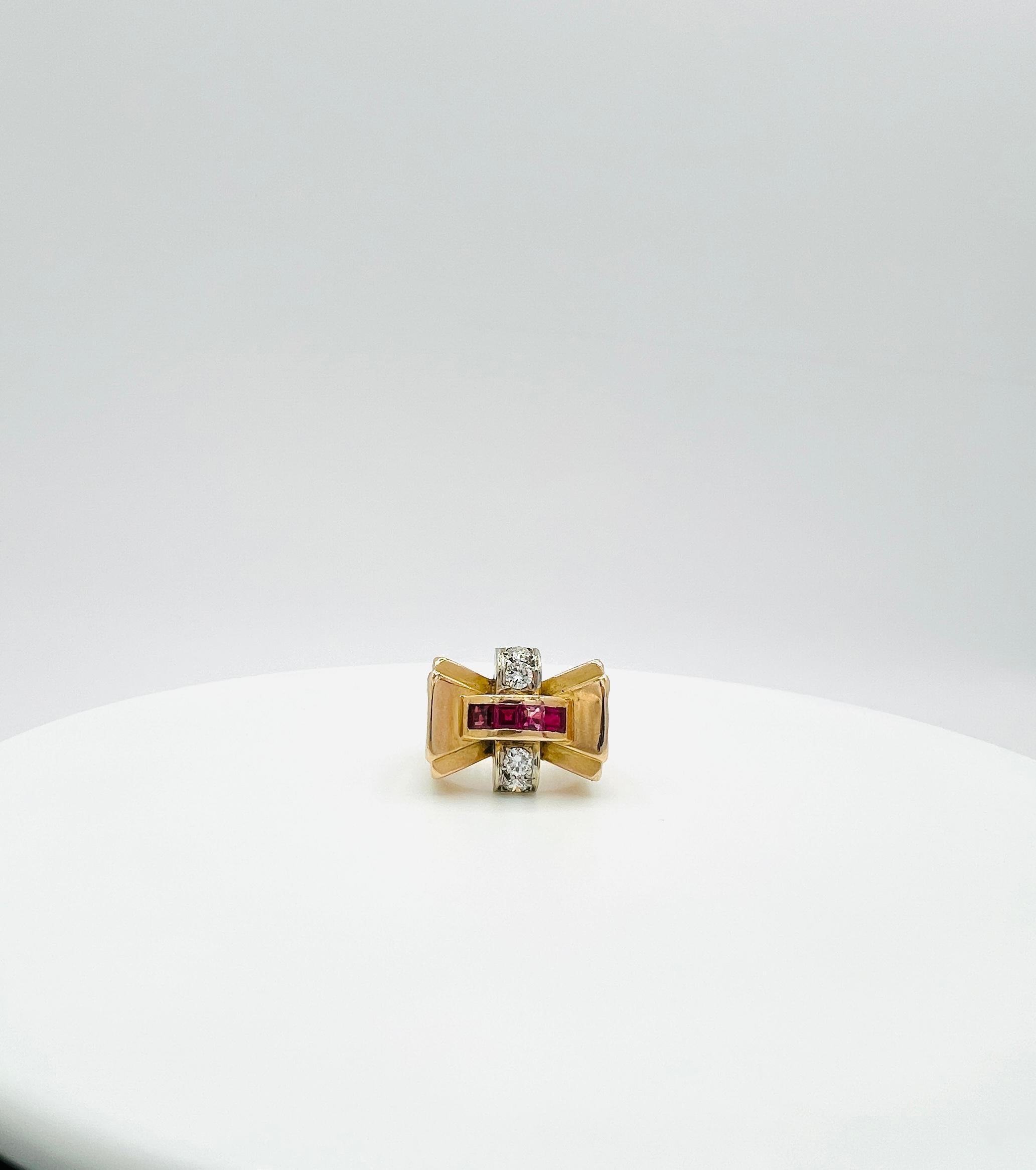 Bague carrée en or jaune 18K avec rubis et diamant blanc Neuf - En vente à Los Angeles, CA