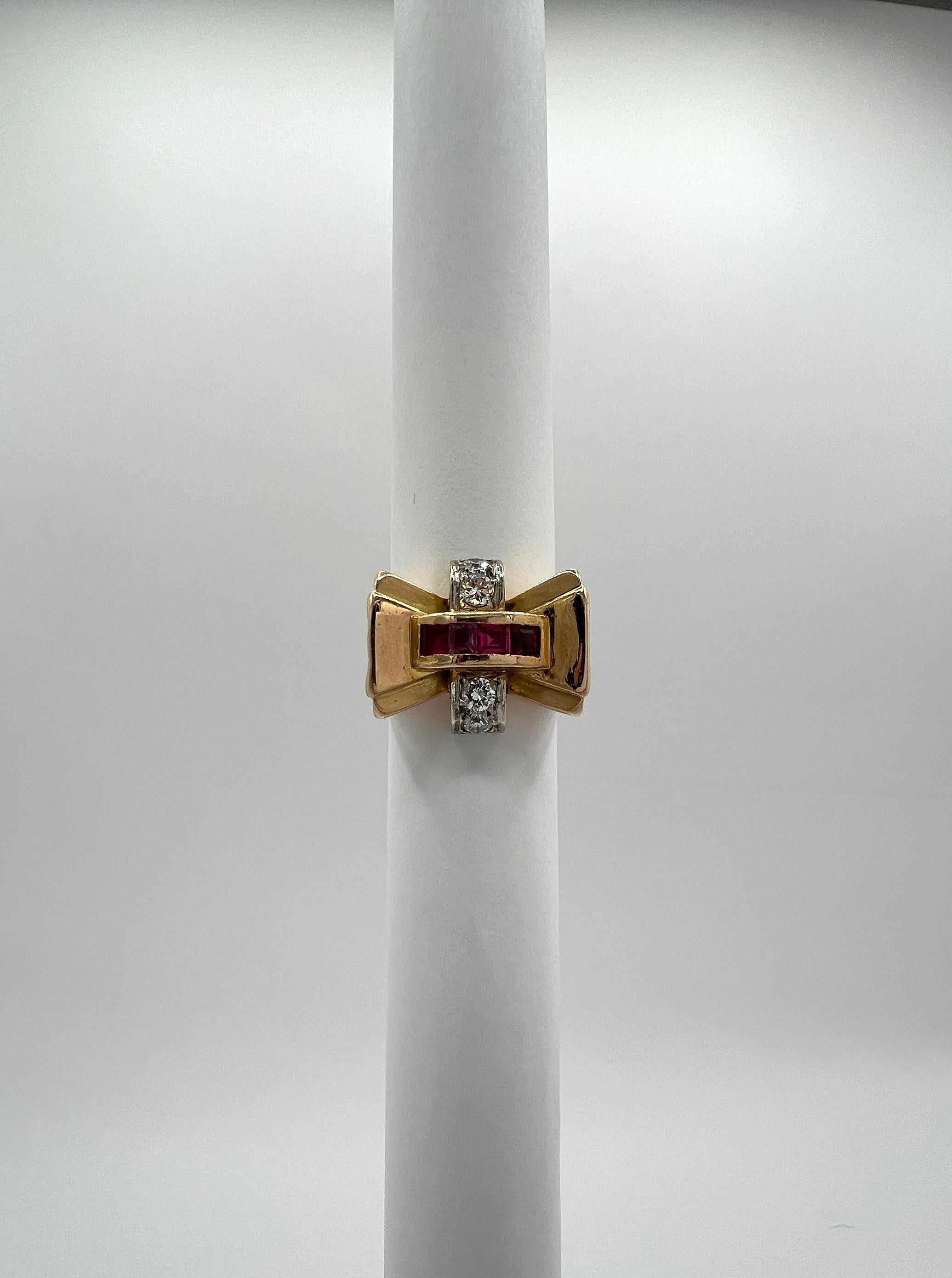 Bague carrée en or jaune 18K avec rubis et diamant blanc en vente 3