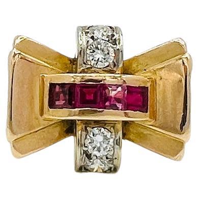 Bague carrée en or jaune 18K avec rubis et diamant blanc en vente