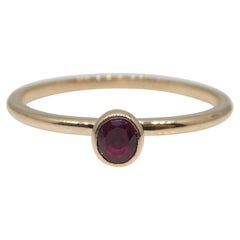 Stacker-Ring mit Rubin in 10kt Rosa/Roségold gefasst