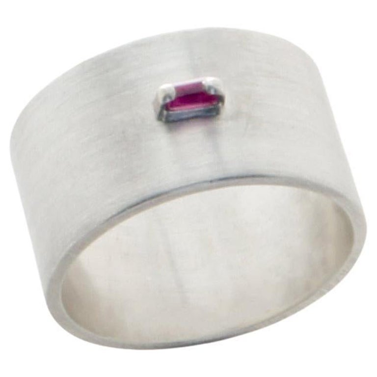 Large bague en argent sterling et rubis, taille US 6 en vente