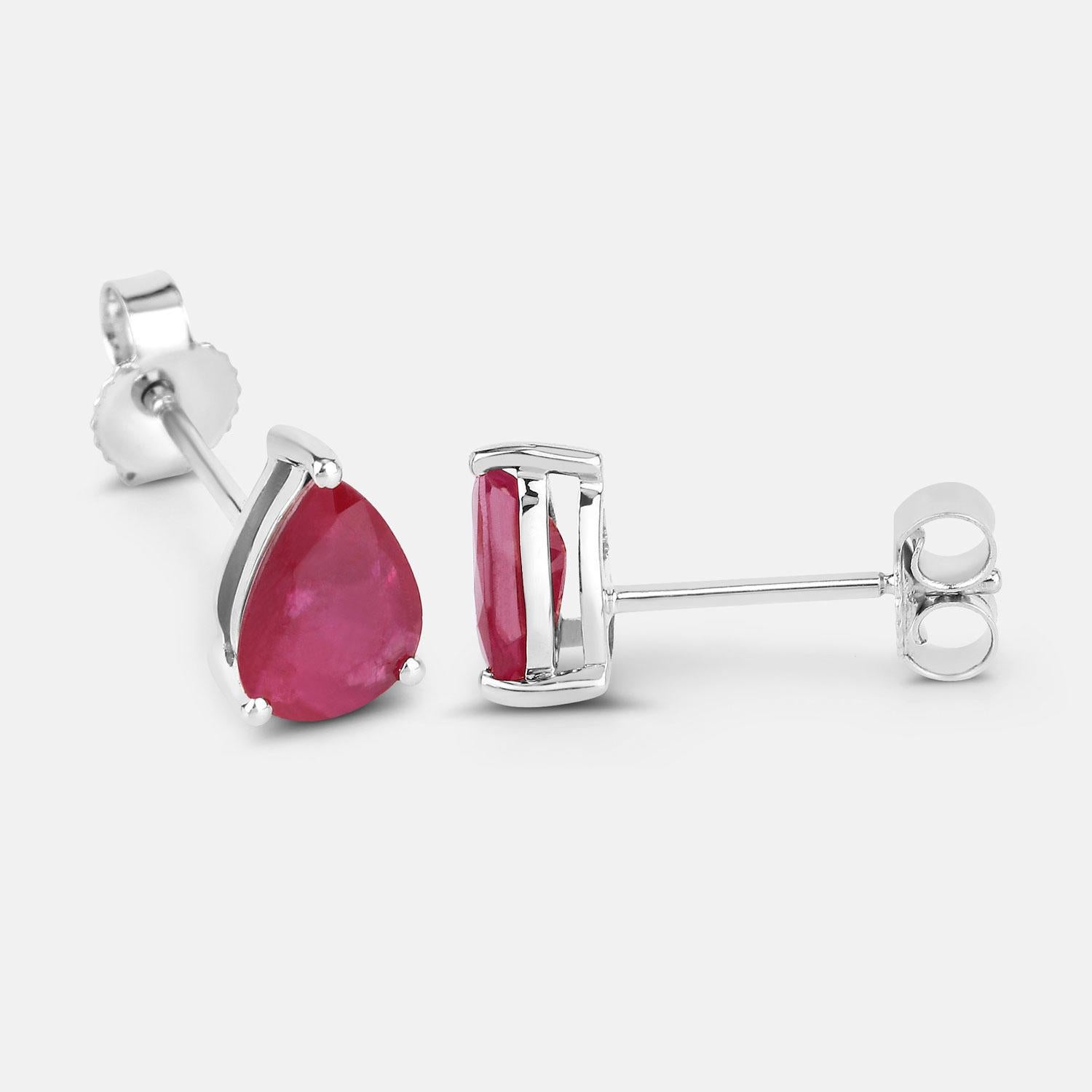 Taille poire Ruby Stud Earrings 1.59 Carats 10K White Gold en vente