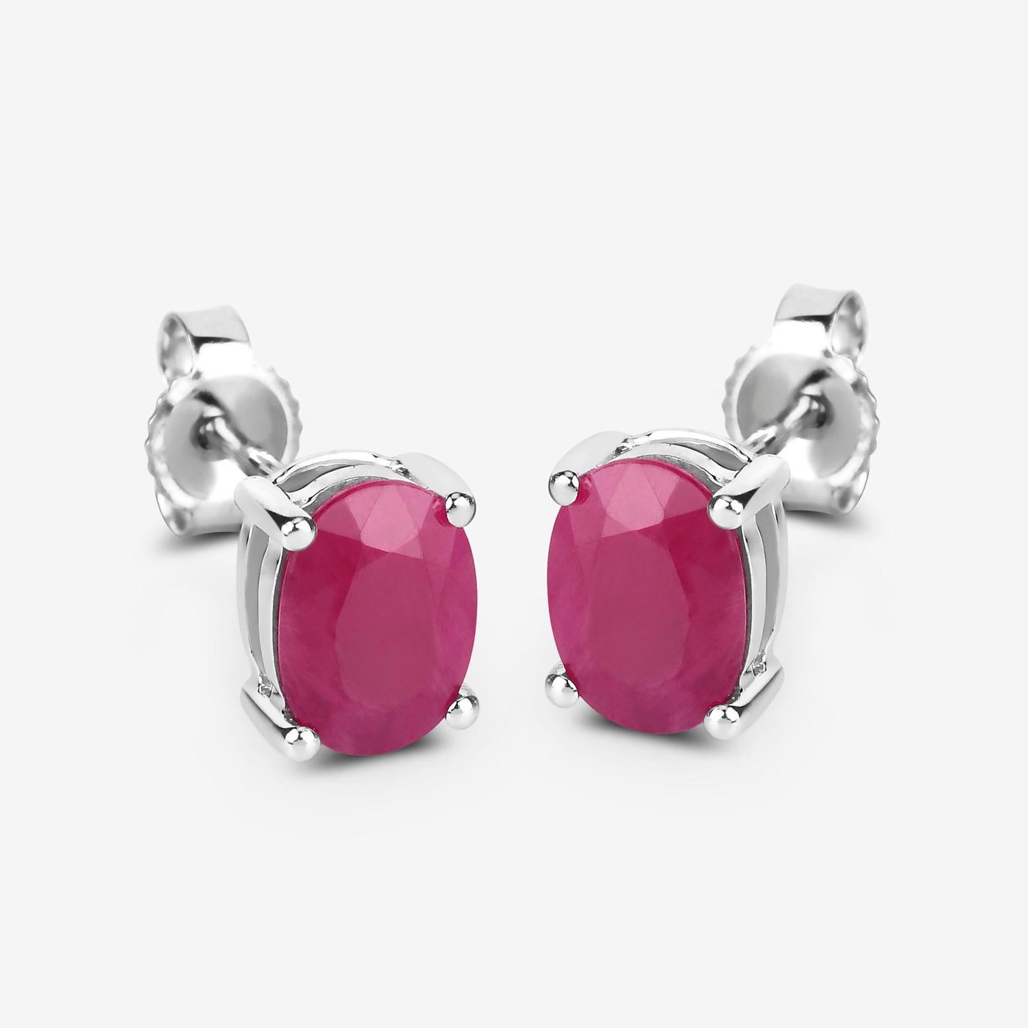 Taille ovale Ruby Stud Earrings 1.68 Carats 10K White Gold en vente