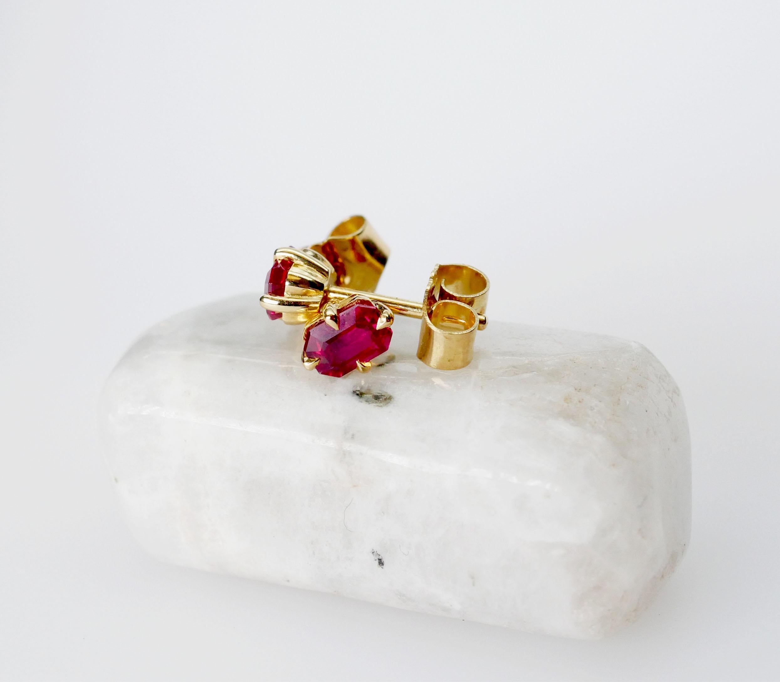 Contemporary Ruby Stud Earrings in 18 Karat Yellow Gold For Sale