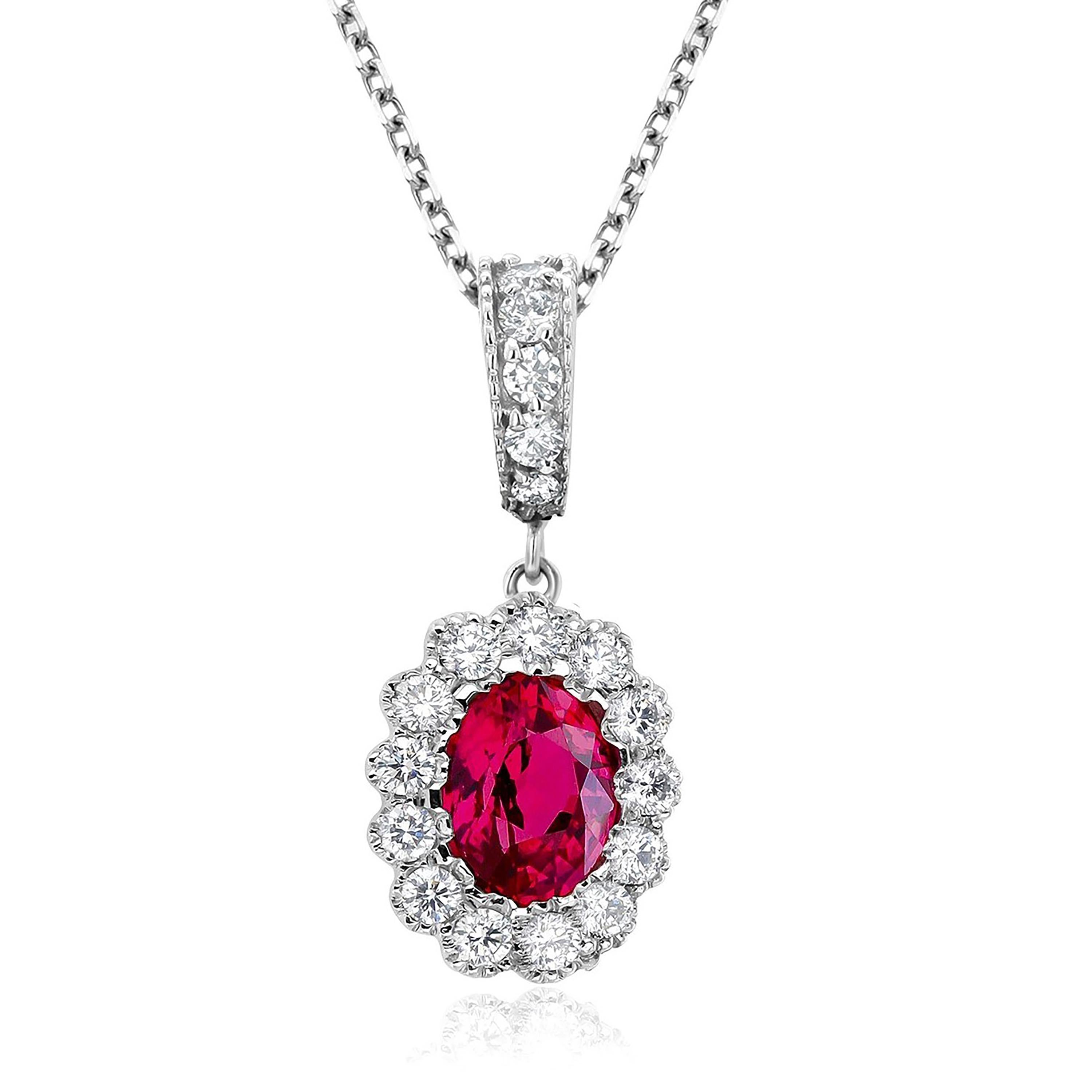 Rubin umgeben von Diamanten Charme mit Diamant-Bail Weißgold Halskette Anhänger im Zustand „Neu“ in New York, NY