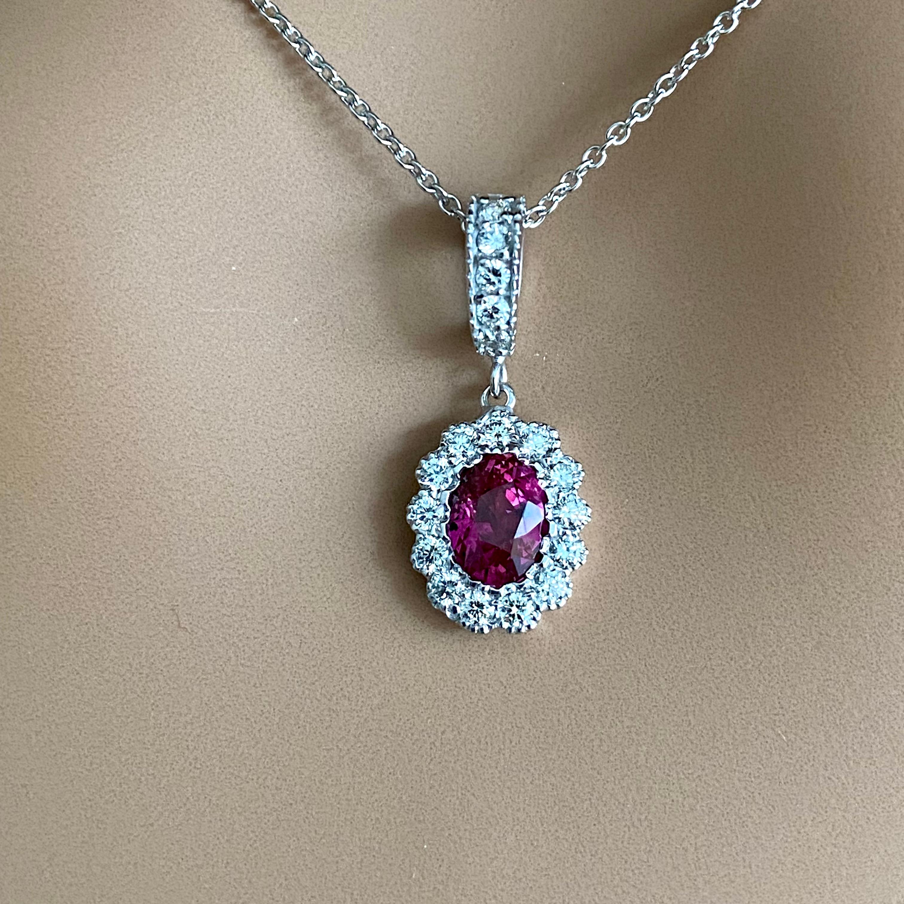 Rubin umgeben von Diamanten Charme mit Diamant-Bail Weißgold Halskette Anhänger 2