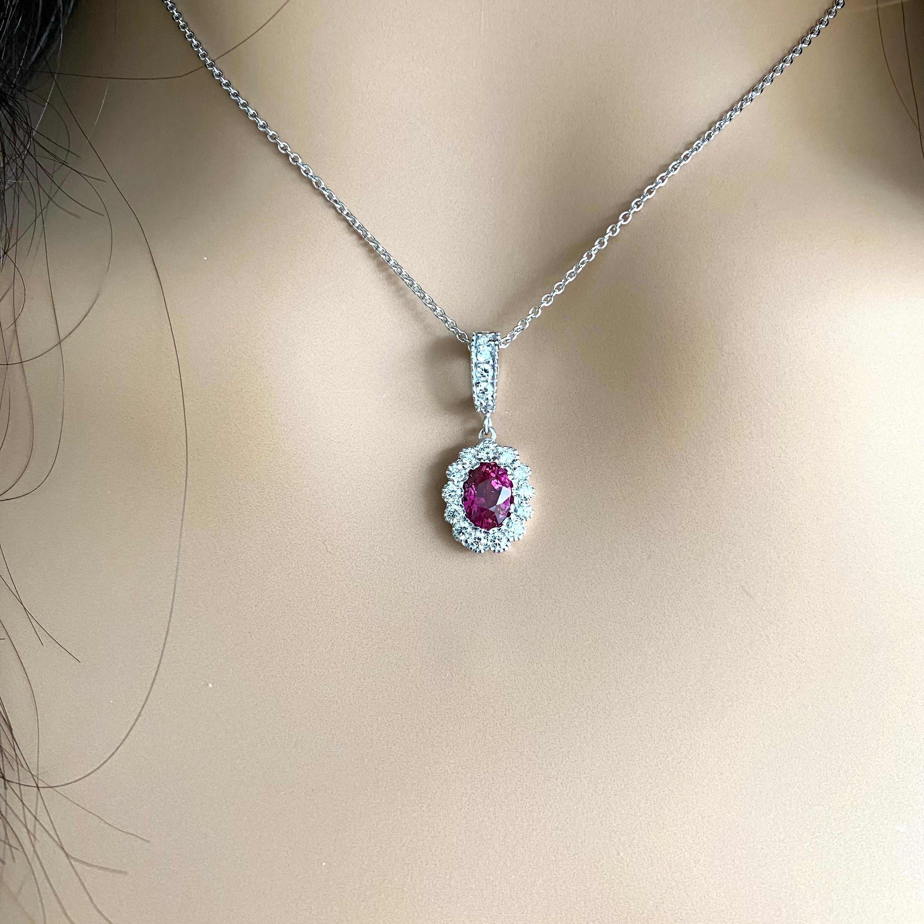 Rubin umgeben von Diamanten Charme mit Diamant-Bail Weißgold Halskette Anhänger 3