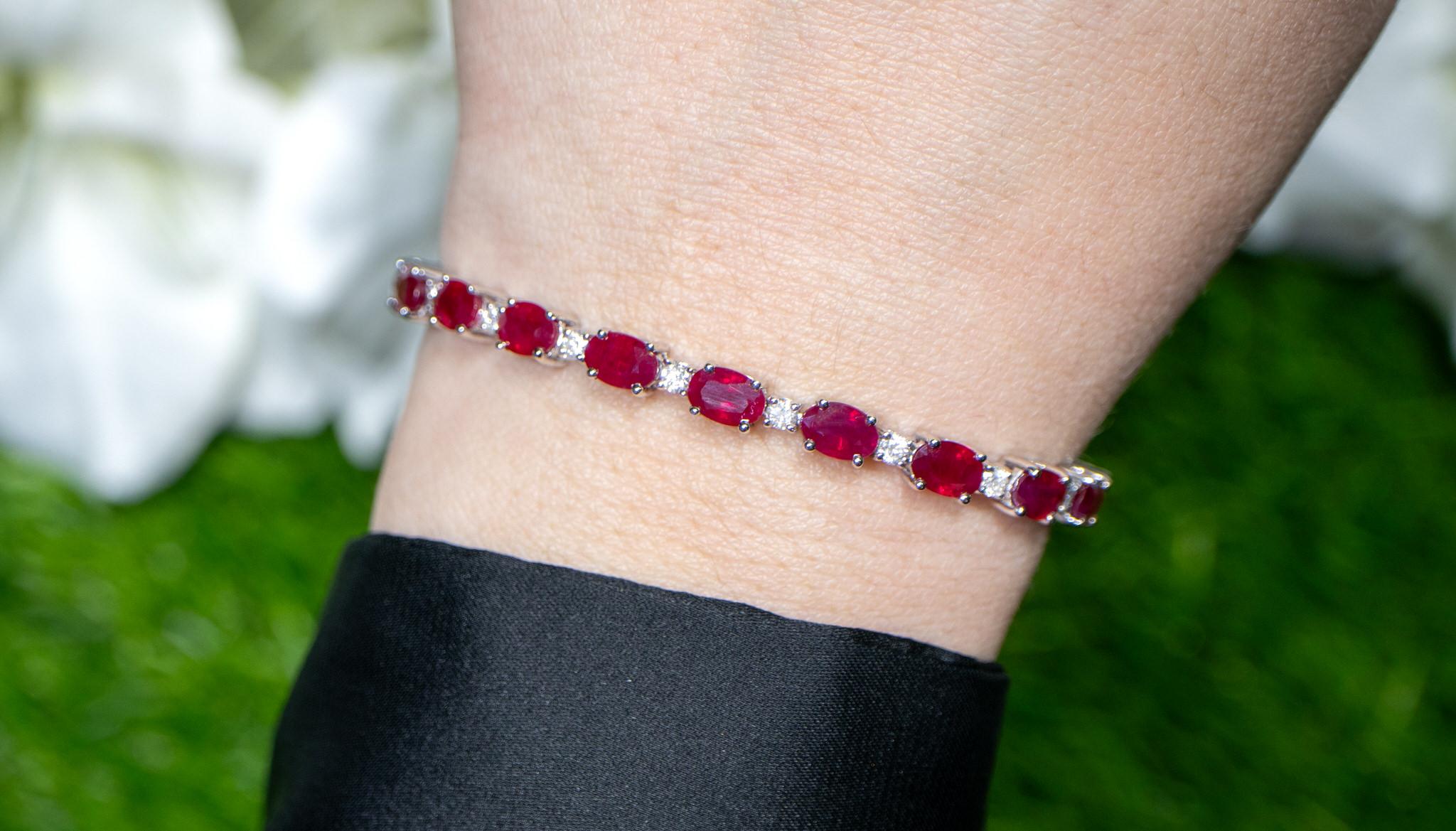 Ruby Tennis Bracelet Diamond Links 14.2 Carats 18K White Gold In Excellent Condition For Sale In Aliso Viejo, CA
