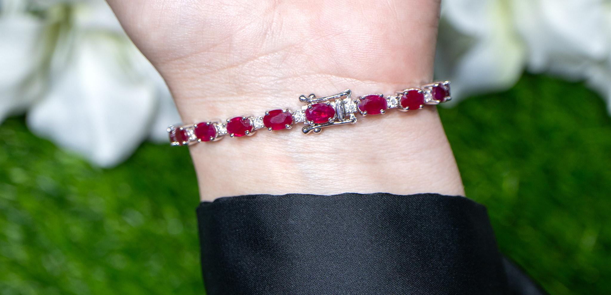 Women's or Men's Ruby Tennis Bracelet Diamond Links 14.2 Carats 18K White Gold For Sale