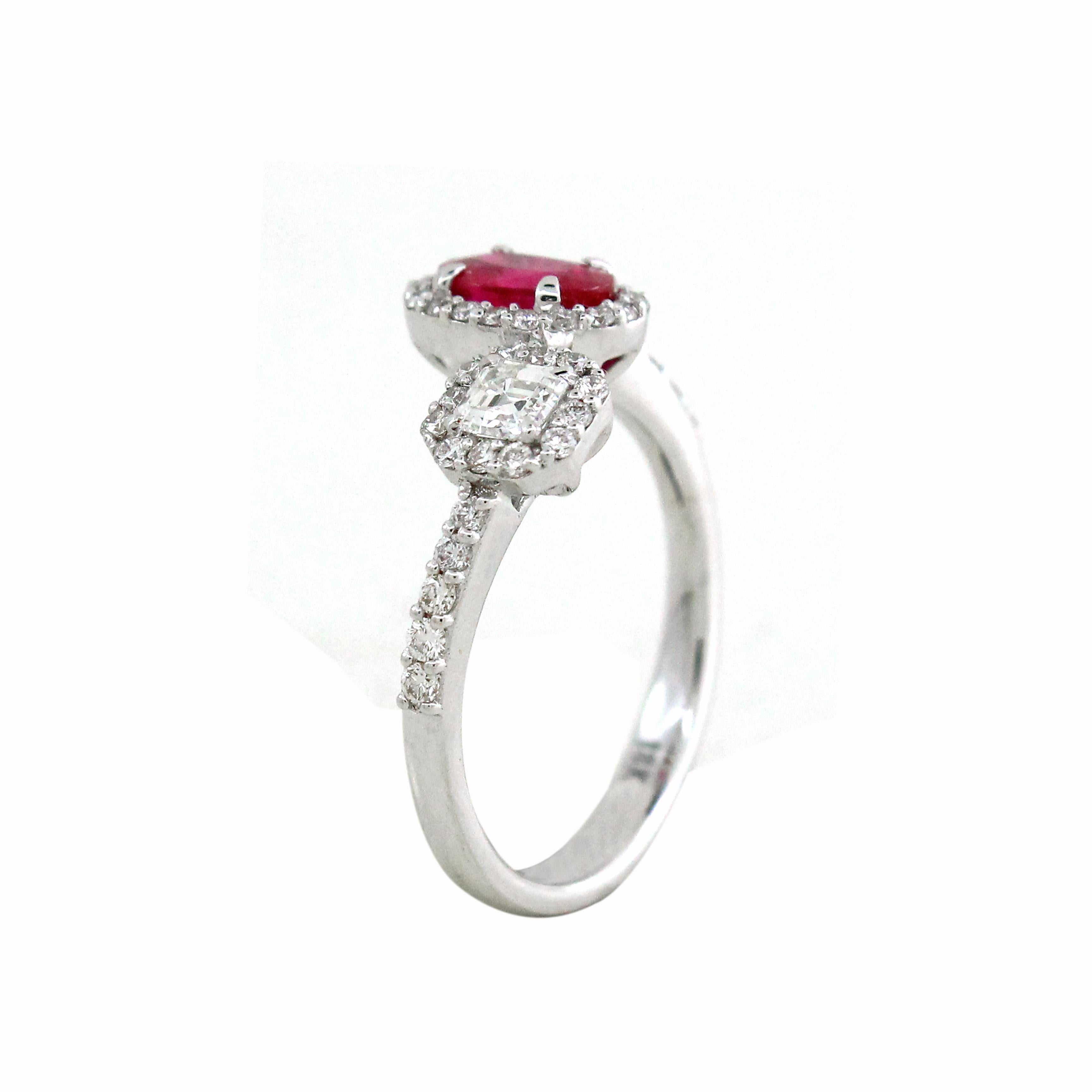 Oval Cut Ruby Toi-et-moi Ring