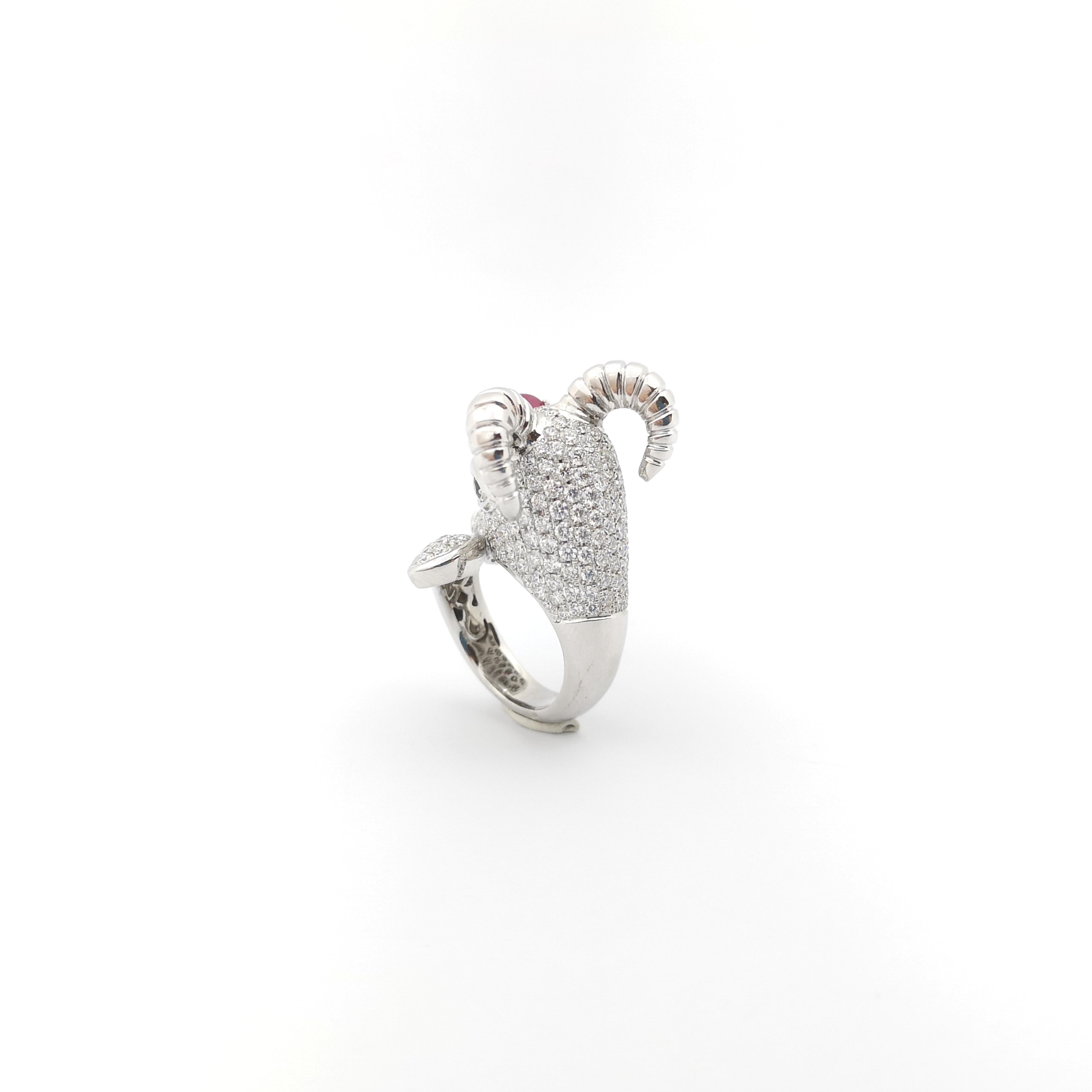 Anillo GOAT de oro blanco de 18 quilates con rubí, turmalina y diamantes en venta 9