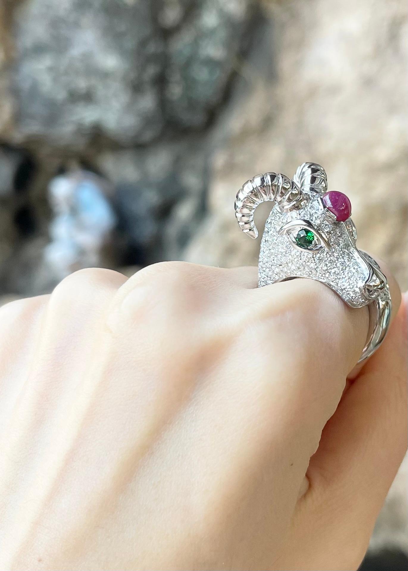 Anillo GOAT de oro blanco de 18 quilates con rubí, turmalina y diamantes Talla antigua en venta