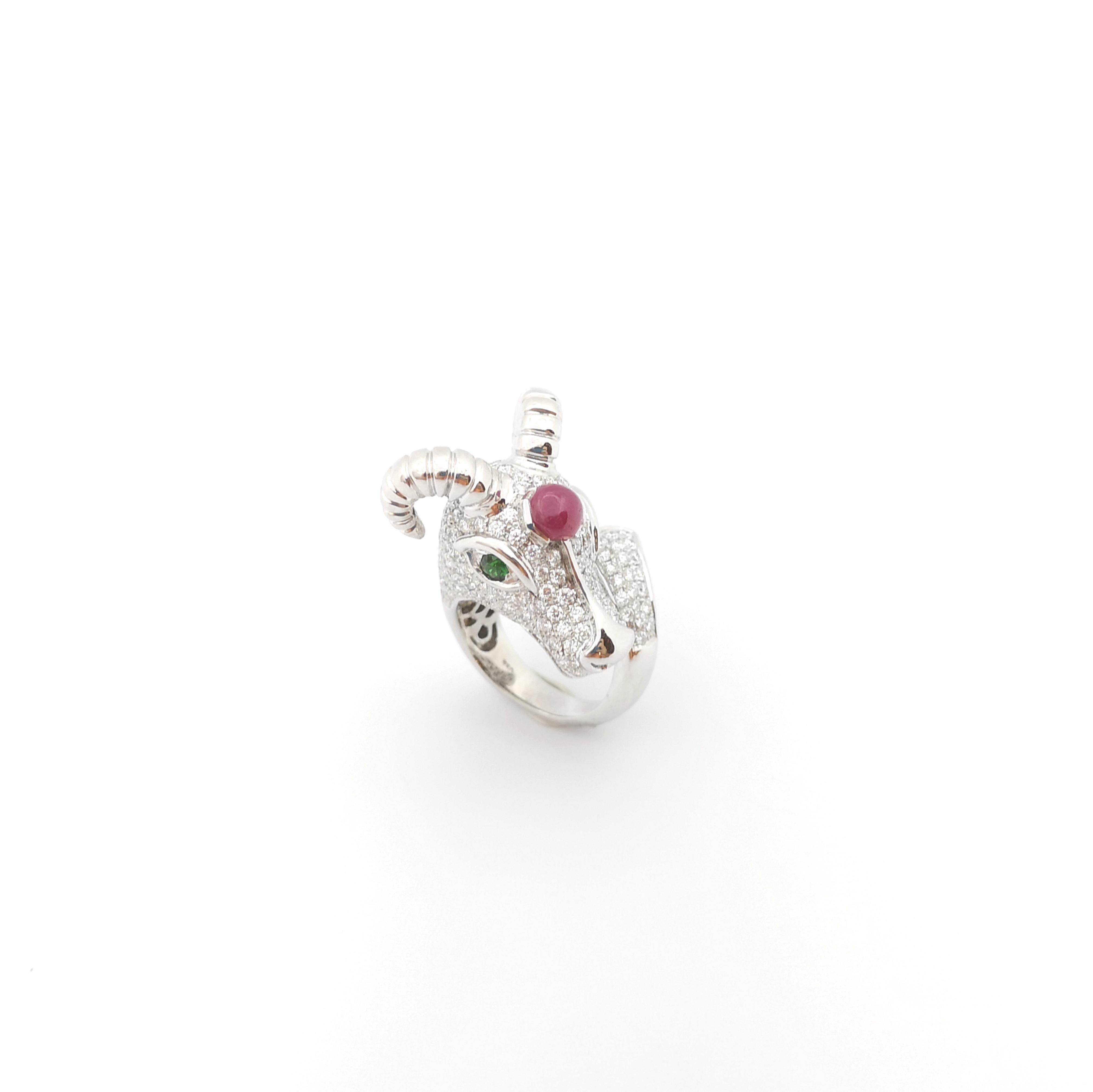 Anillo GOAT de oro blanco de 18 quilates con rubí, turmalina y diamantes en venta 3