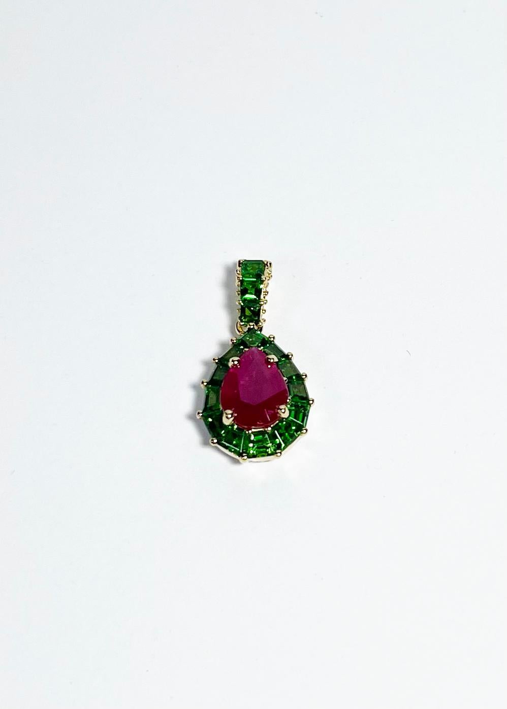 Ciondolo con rubino, tsavorite e diamante incastonato in oro 18 carati in vendita 6