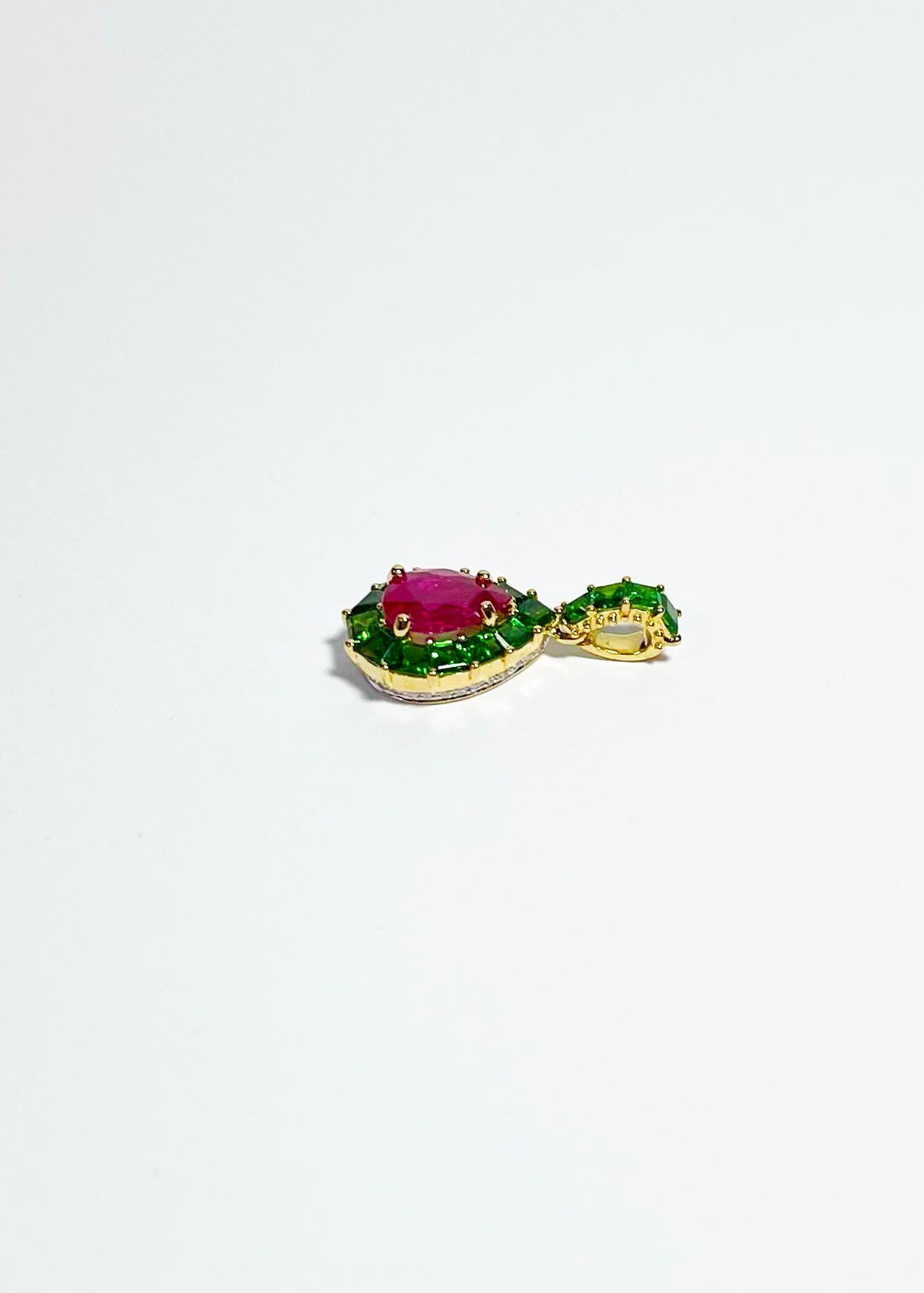 Taglio a goccia Ciondolo con rubino, tsavorite e diamante incastonato in oro 18 carati in vendita