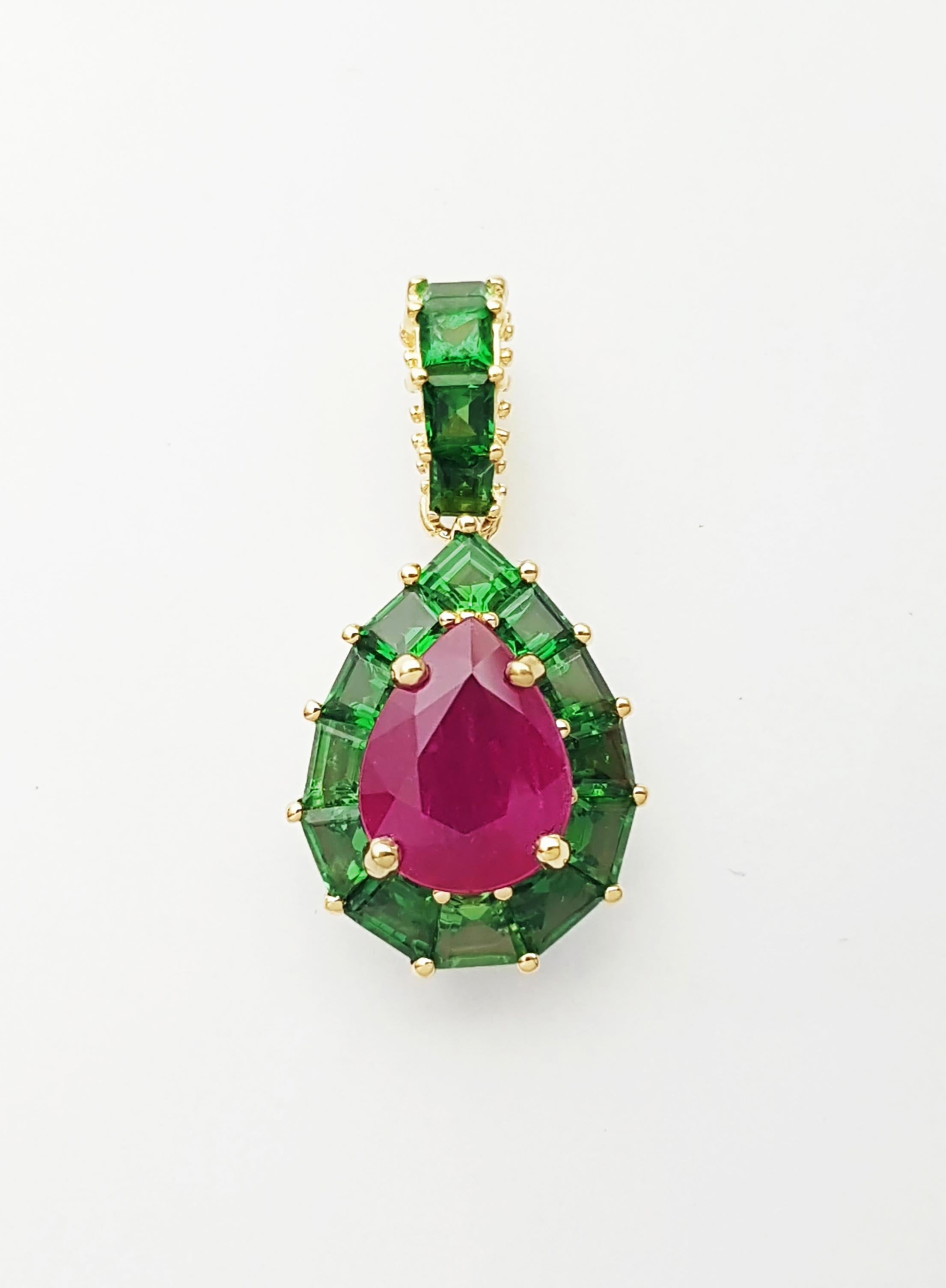 Ciondolo con rubino, tsavorite e diamante incastonato in oro 18 carati In condizioni Nuovo in vendita a Bangkok, TH