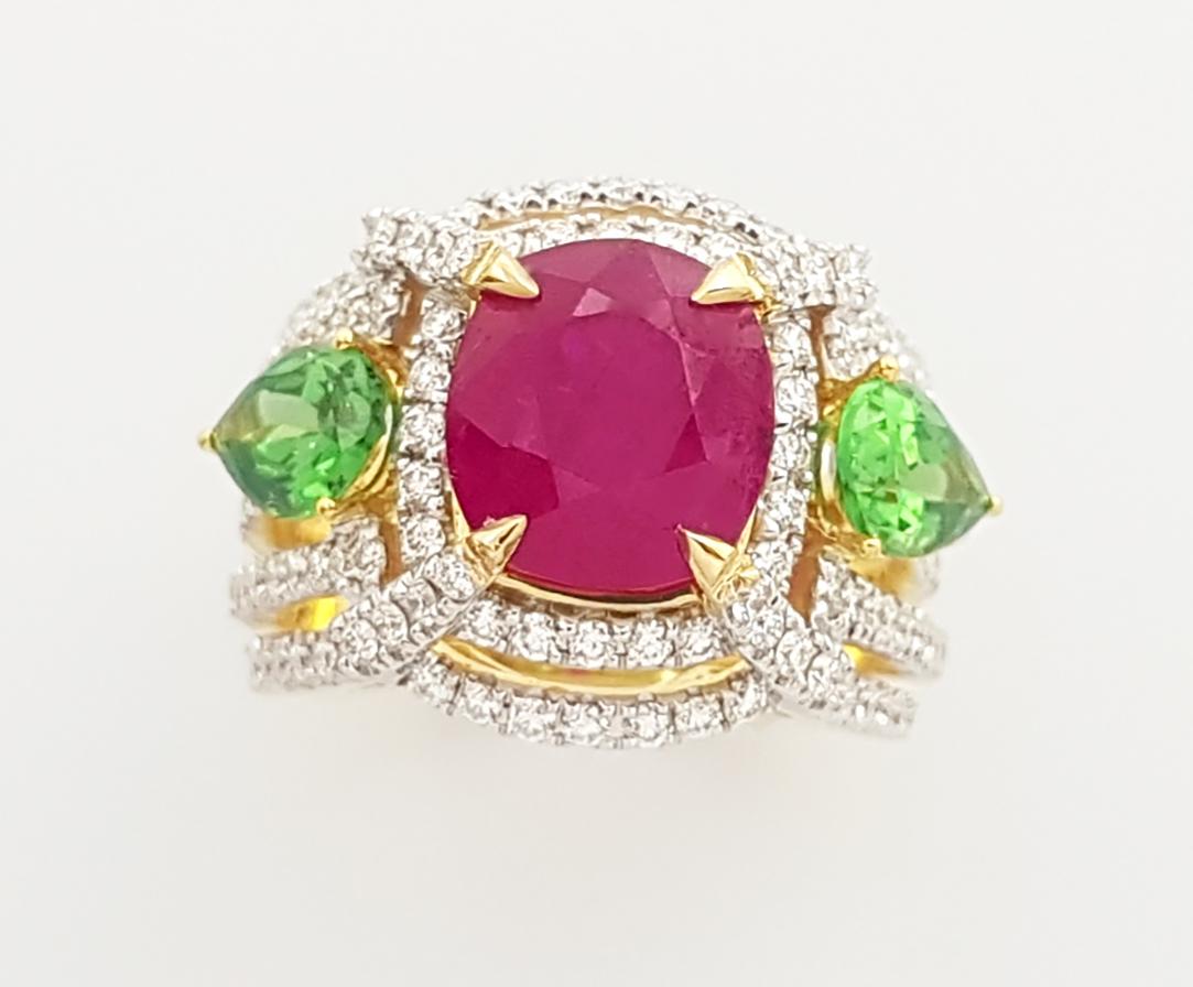 Ruby, Tsavorite and Diamond Ring Set in 18k Gold Settings For Sale 4