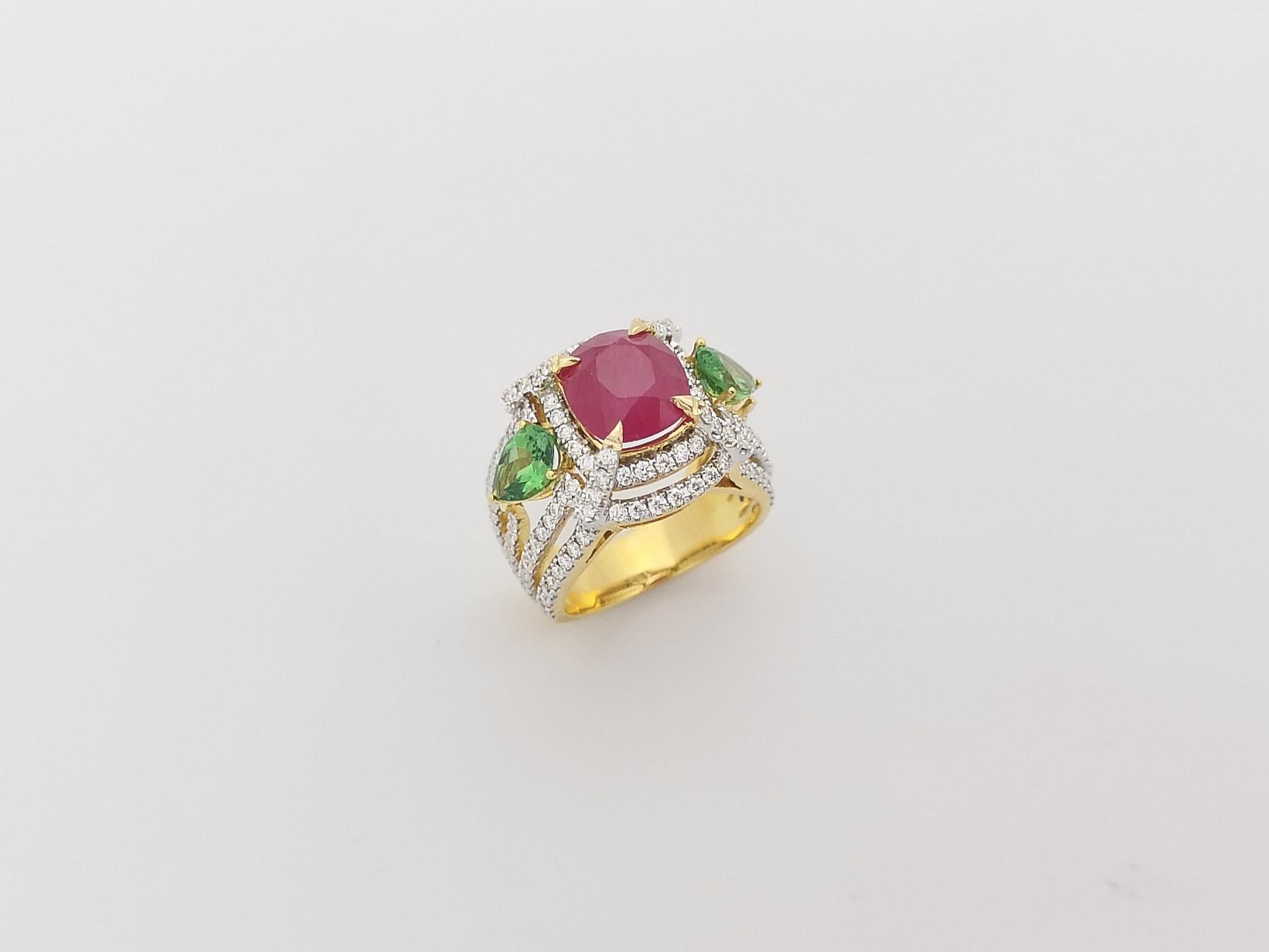 Ruby, Tsavorite and Diamond Ring Set in 18k Gold Settings For Sale 7