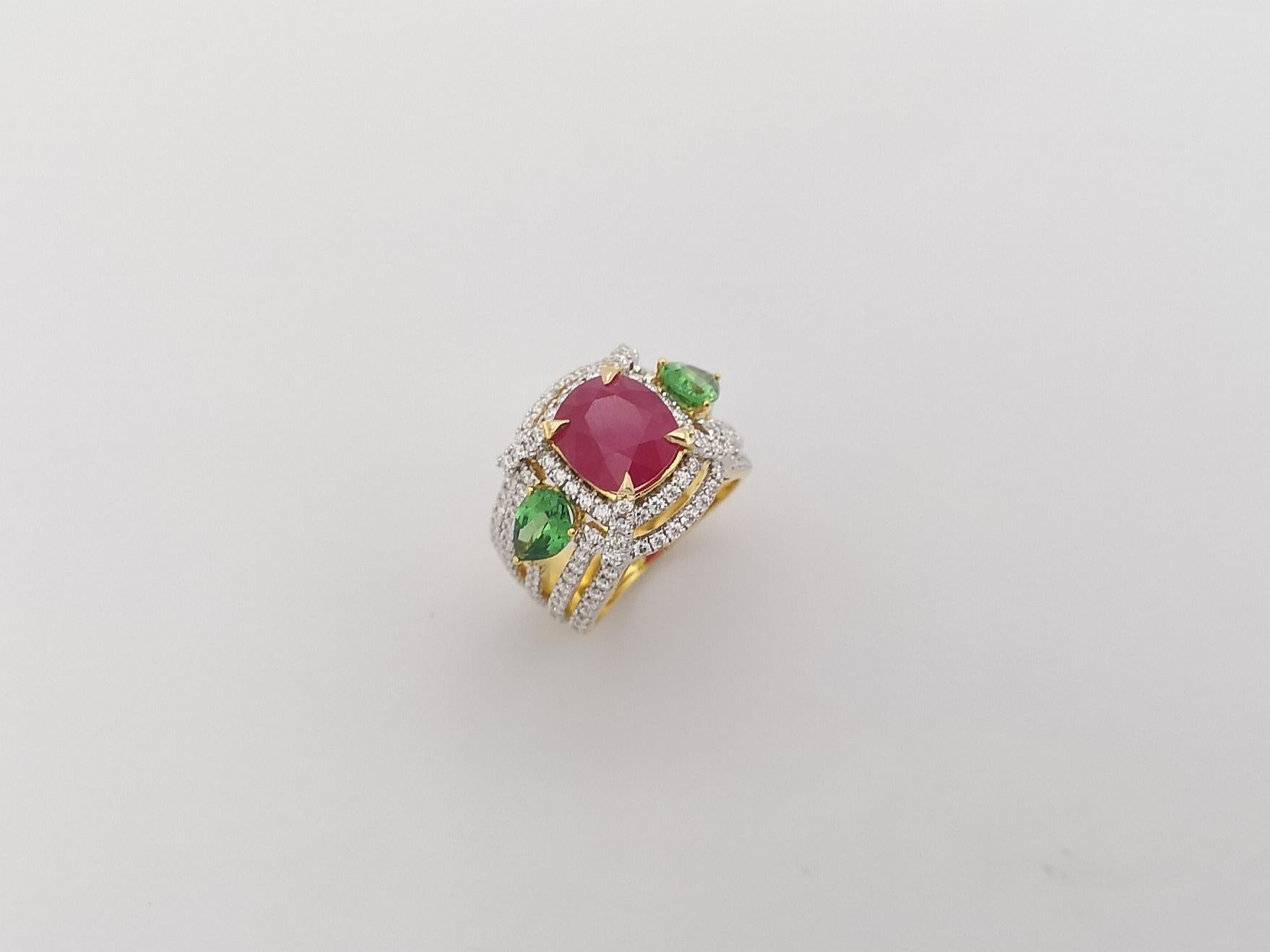 Ruby, Tsavorite and Diamond Ring Set in 18k Gold Settings For Sale 9