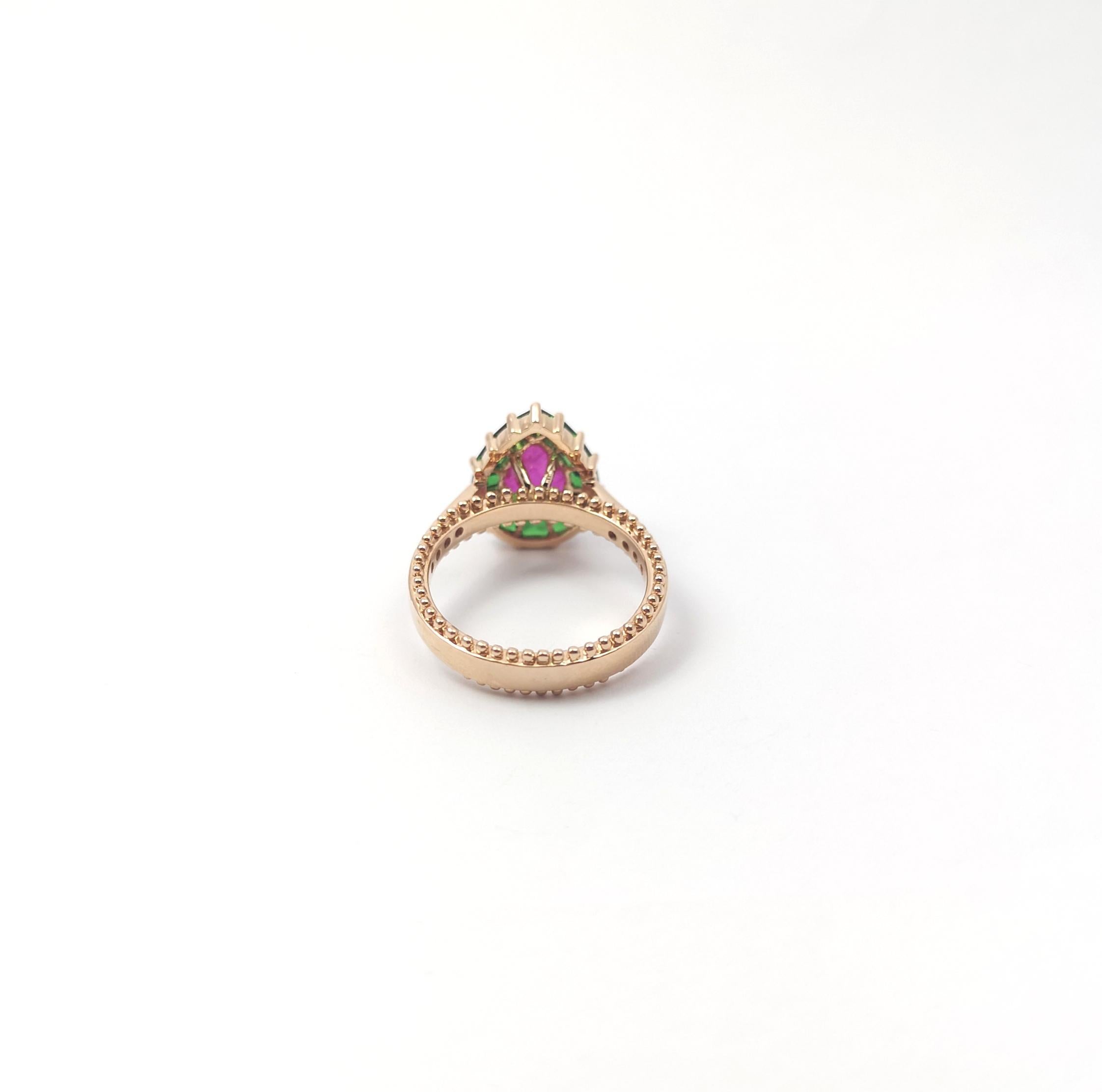 Anello con rubino, tsavorite e diamanti incastonati in oro rosa 18 carati in vendita 5