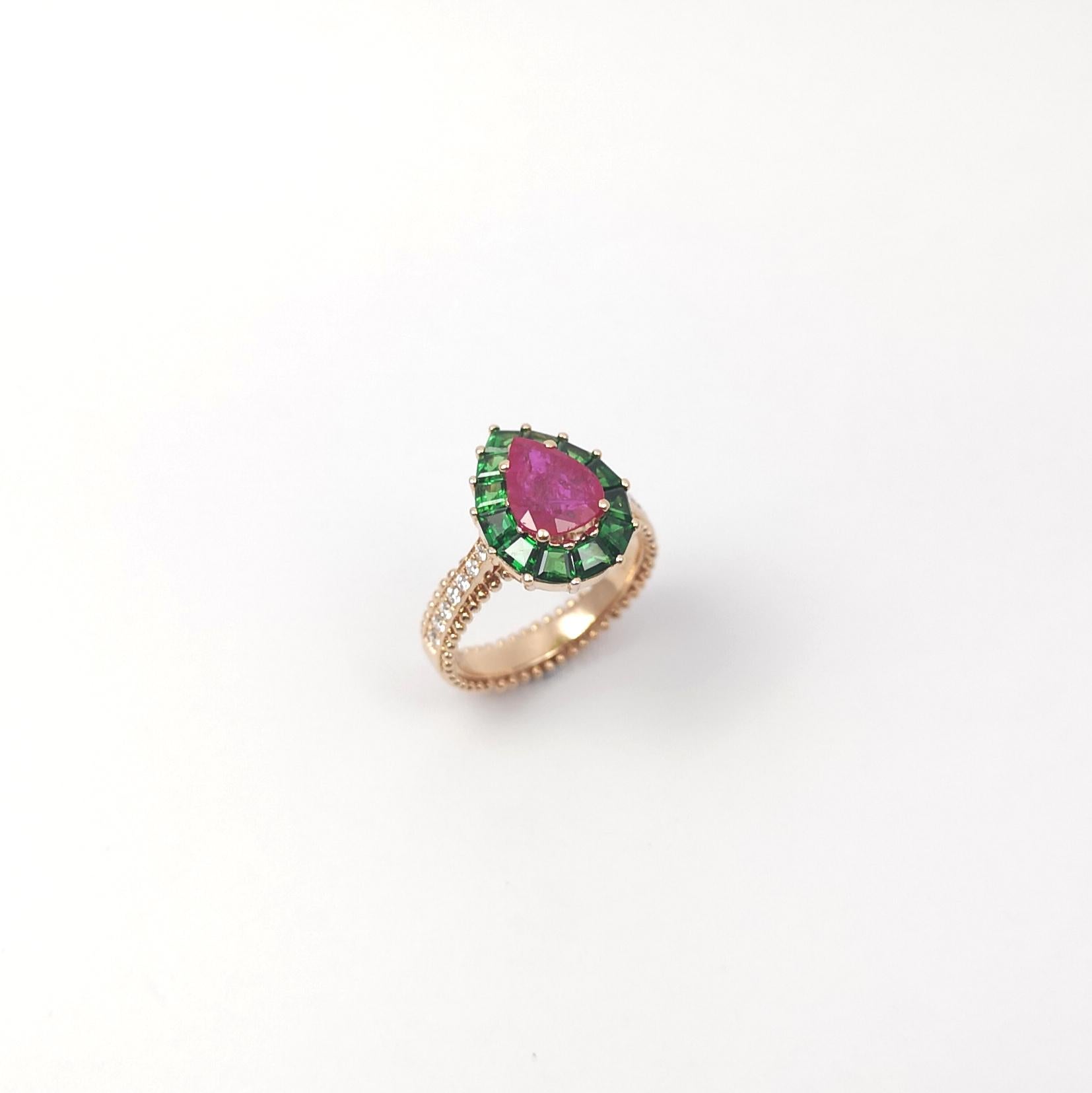 Anello con rubino, tsavorite e diamanti incastonati in oro rosa 18 carati in vendita 7