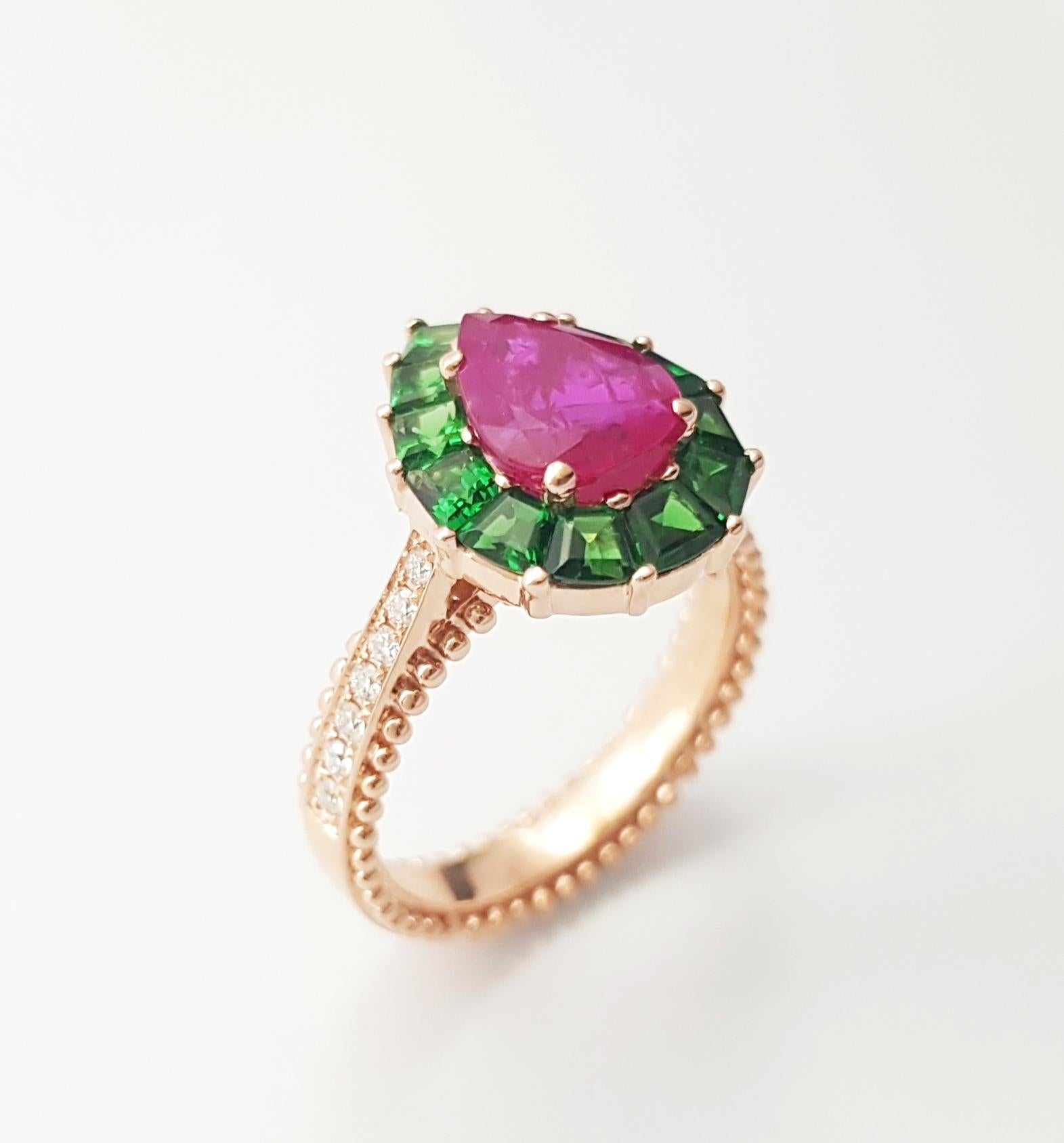 Anello con rubino, tsavorite e diamanti incastonati in oro rosa 18 carati in vendita 9