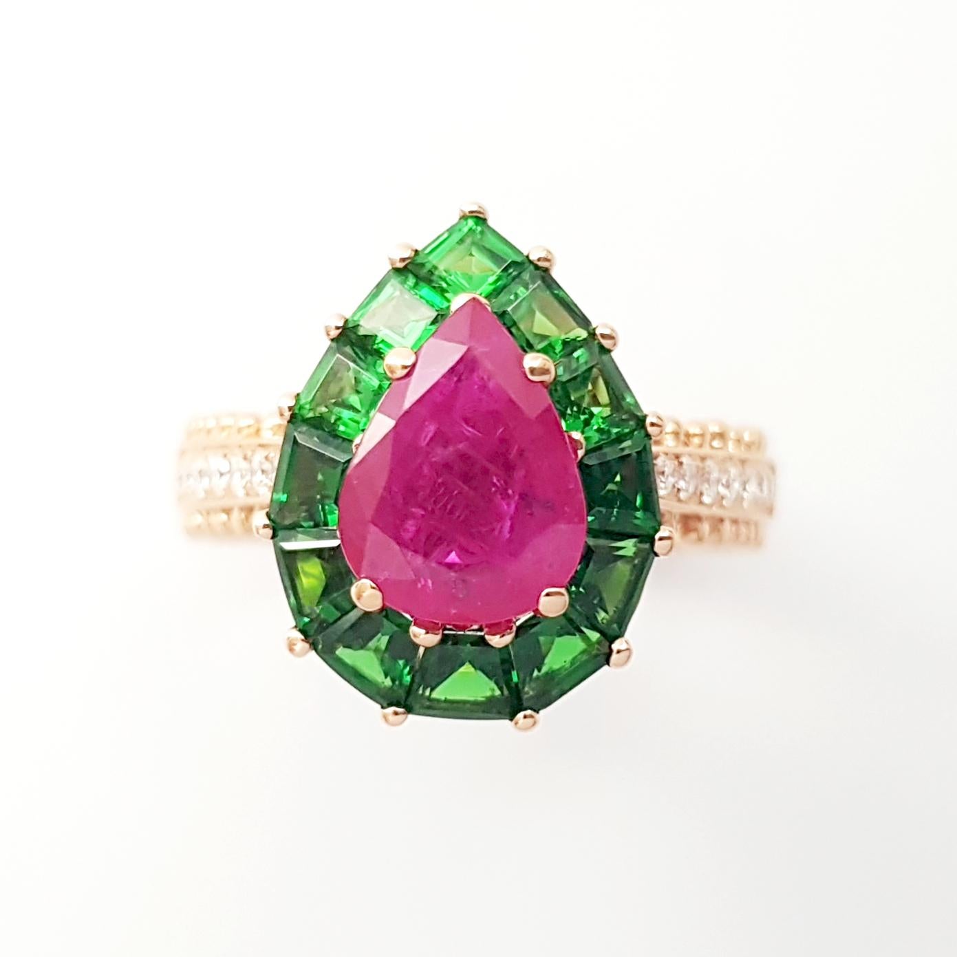 Anello con rubino, tsavorite e diamanti incastonati in oro rosa 18 carati in vendita 10