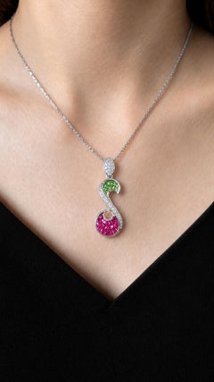 ARAYIAN Anhänger mit Rubin, Tsavorit und Diamant in S-Form aus 18K White Gold