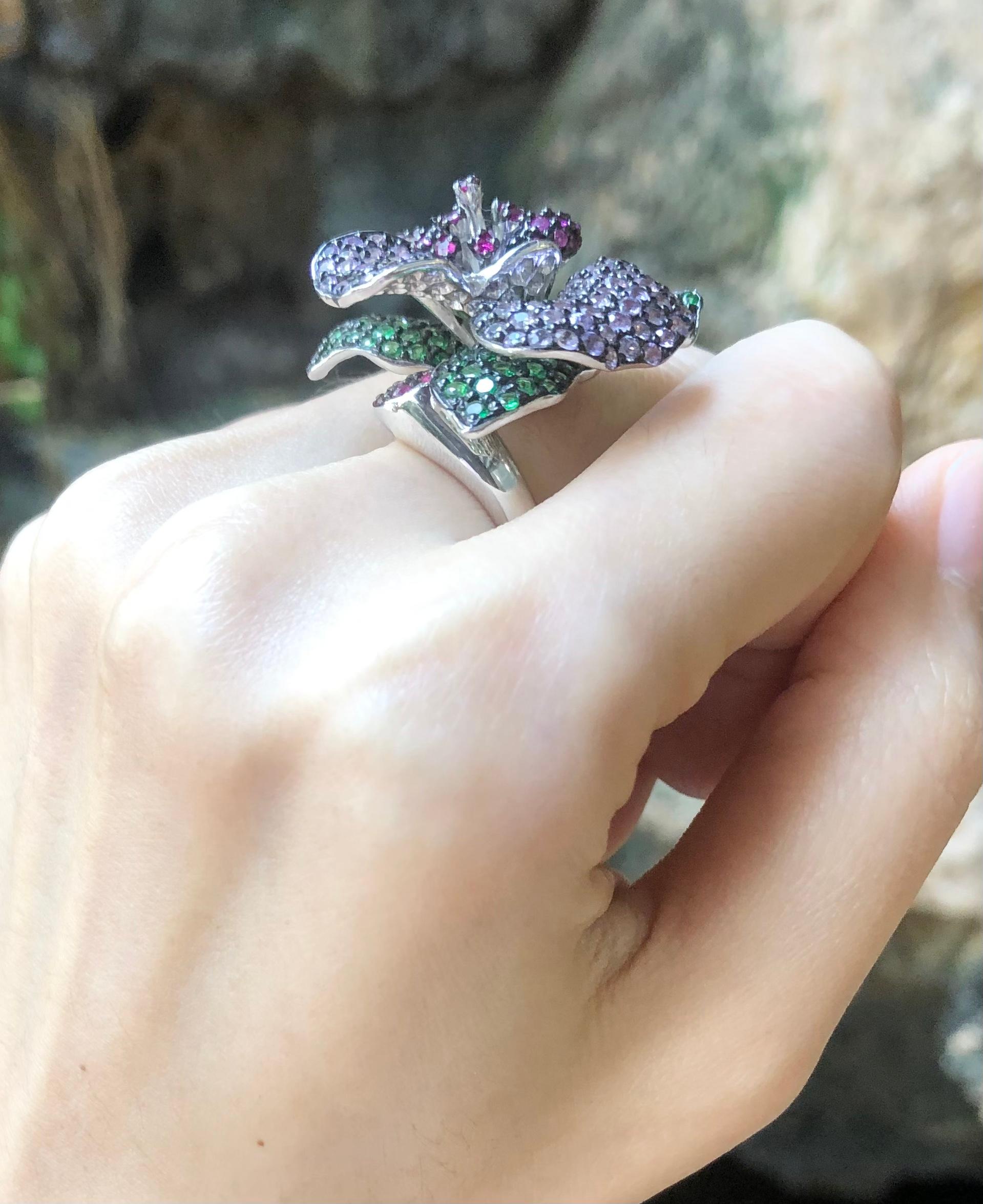 Ruby, Tsavorite and Pink Sapphire Ring set in Silver Settings In New Condition For Sale In Dusit, 10