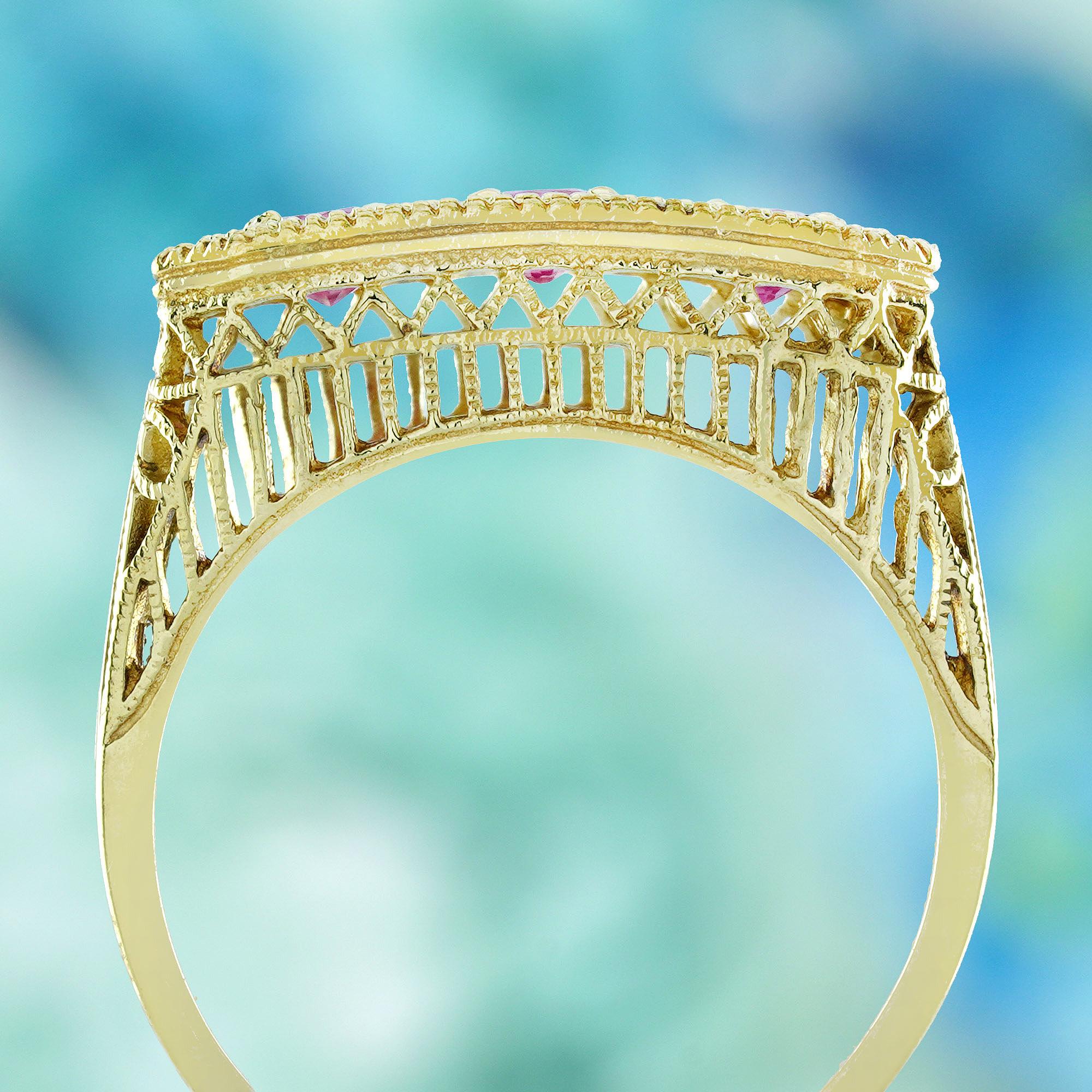 Ruby Vintage Style Filigree Three Stone Ring in 9K Solid Gold In condizioni Nuovo in vendita a Bangkok, TH