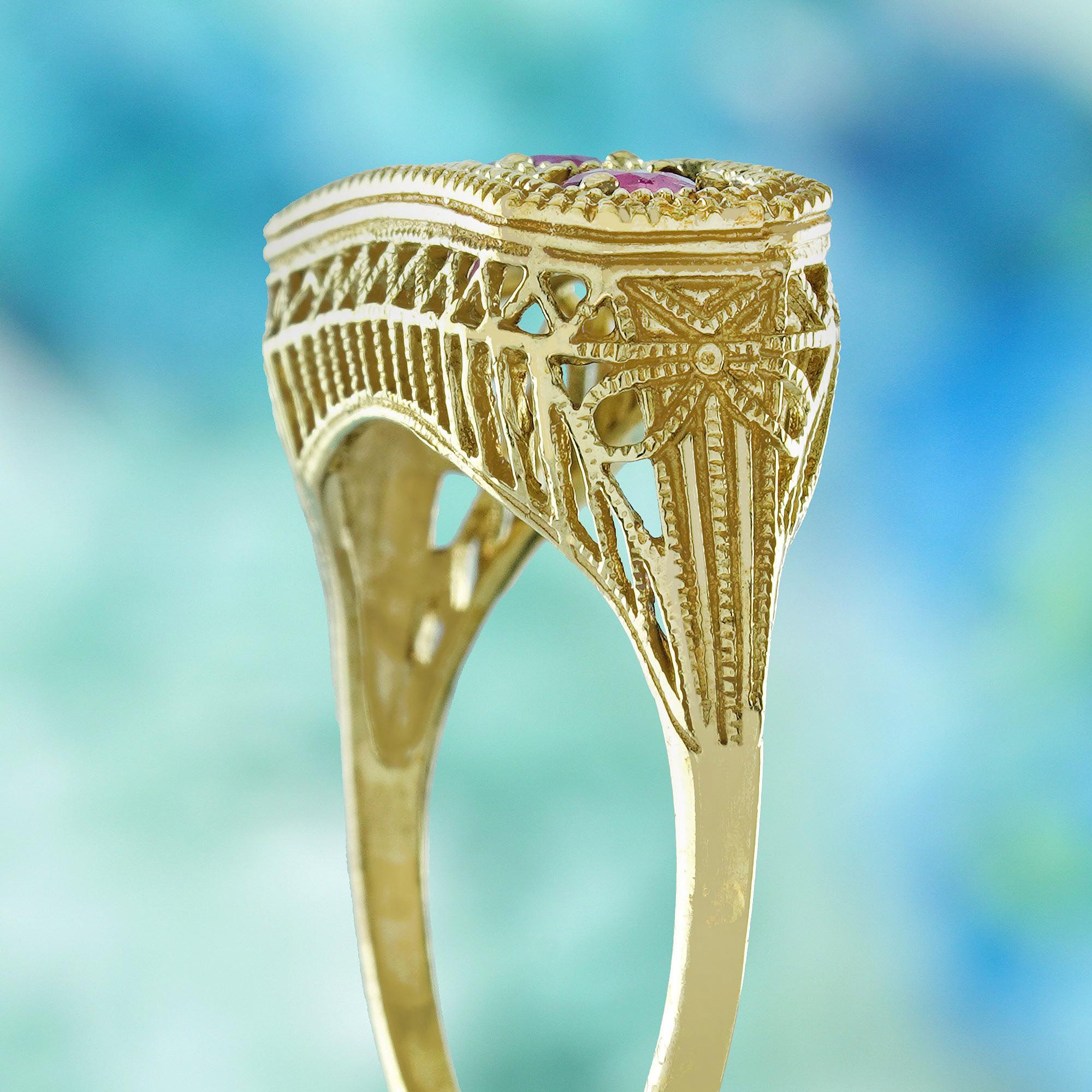 Donna Ruby Vintage Style Filigree Three Stone Ring in 9K Solid Gold in vendita