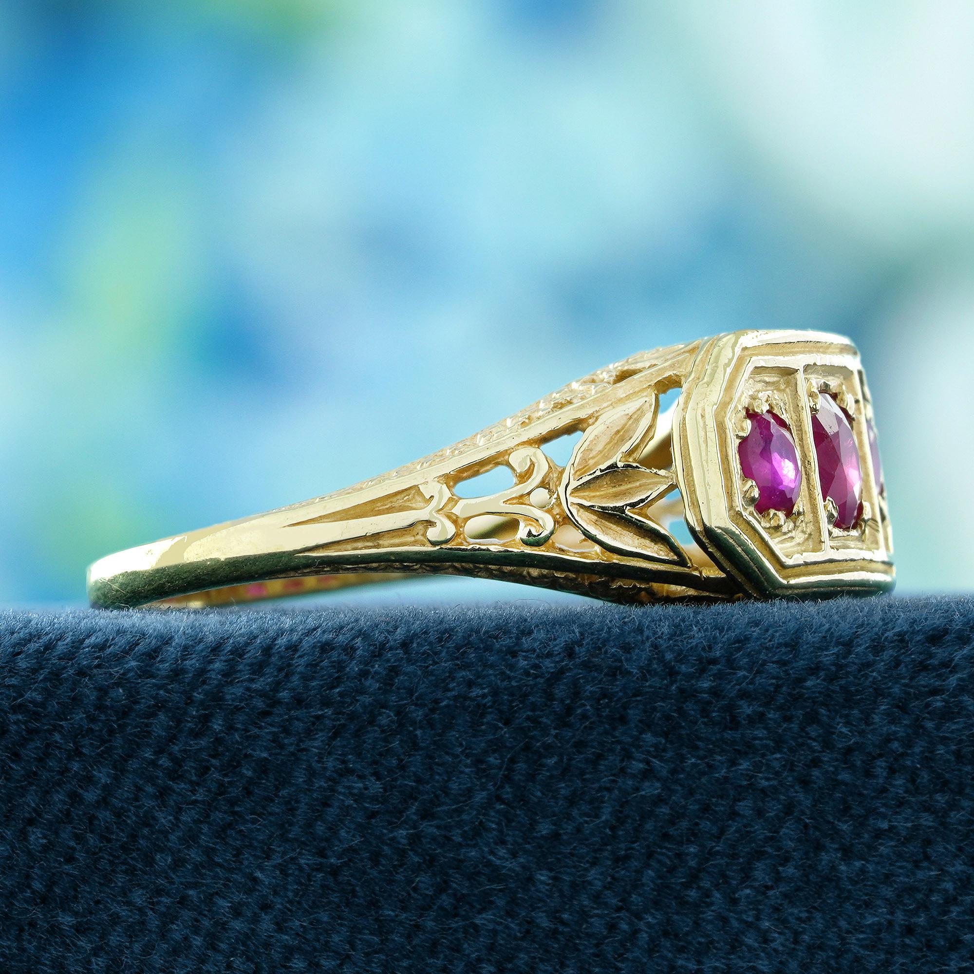 Taille ronde Rubis Style Vintage Trois Pierres  Bague en or jaune 14K massif en vente