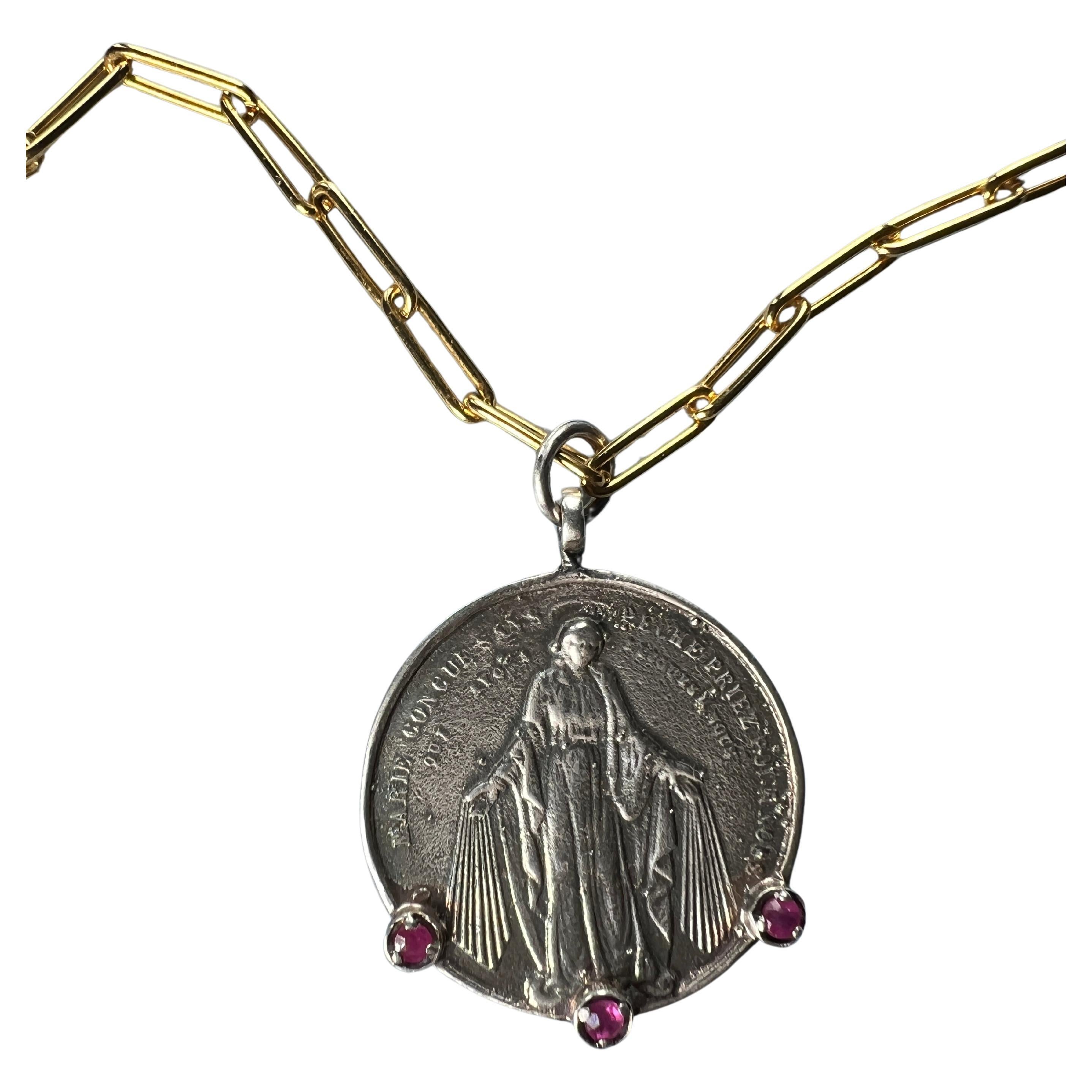Virgin Mary Medal Chain Necklace with Ruby 

Medal Chain Necklace Virgin Mary 3 pieces Ruby Solid Silver Pendant and Gold Plated Brass Chain Necklace

Designer: J DAUPHIN 
Sterling Silver Medal
Gold Plated Chain

This medal necklace features three