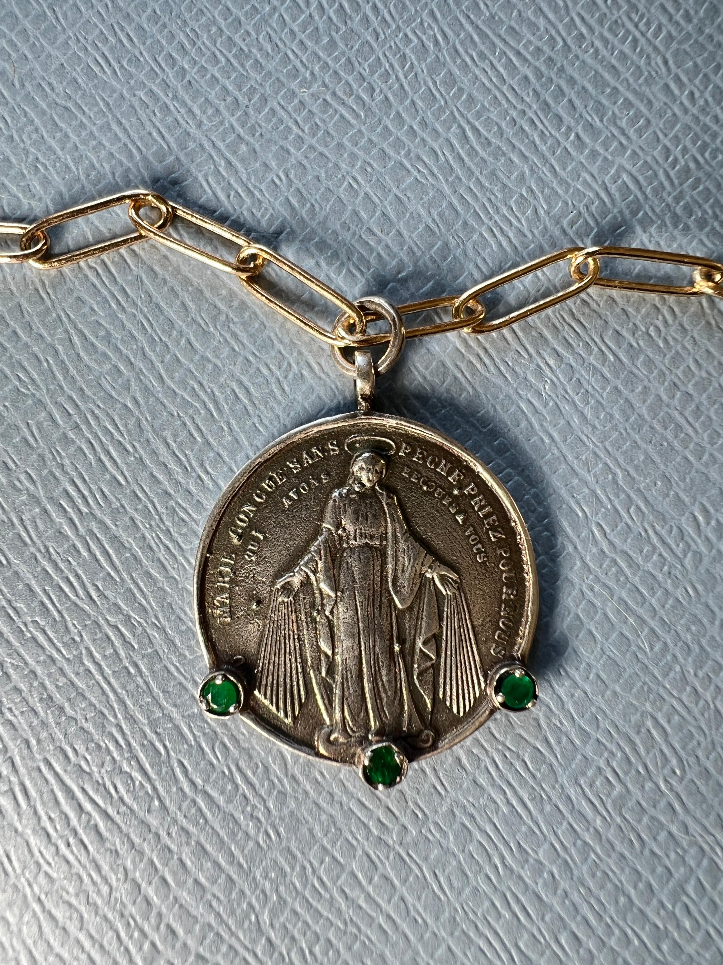 Brilliant Cut Emerald Silver Medal Chain Necklace For Sale