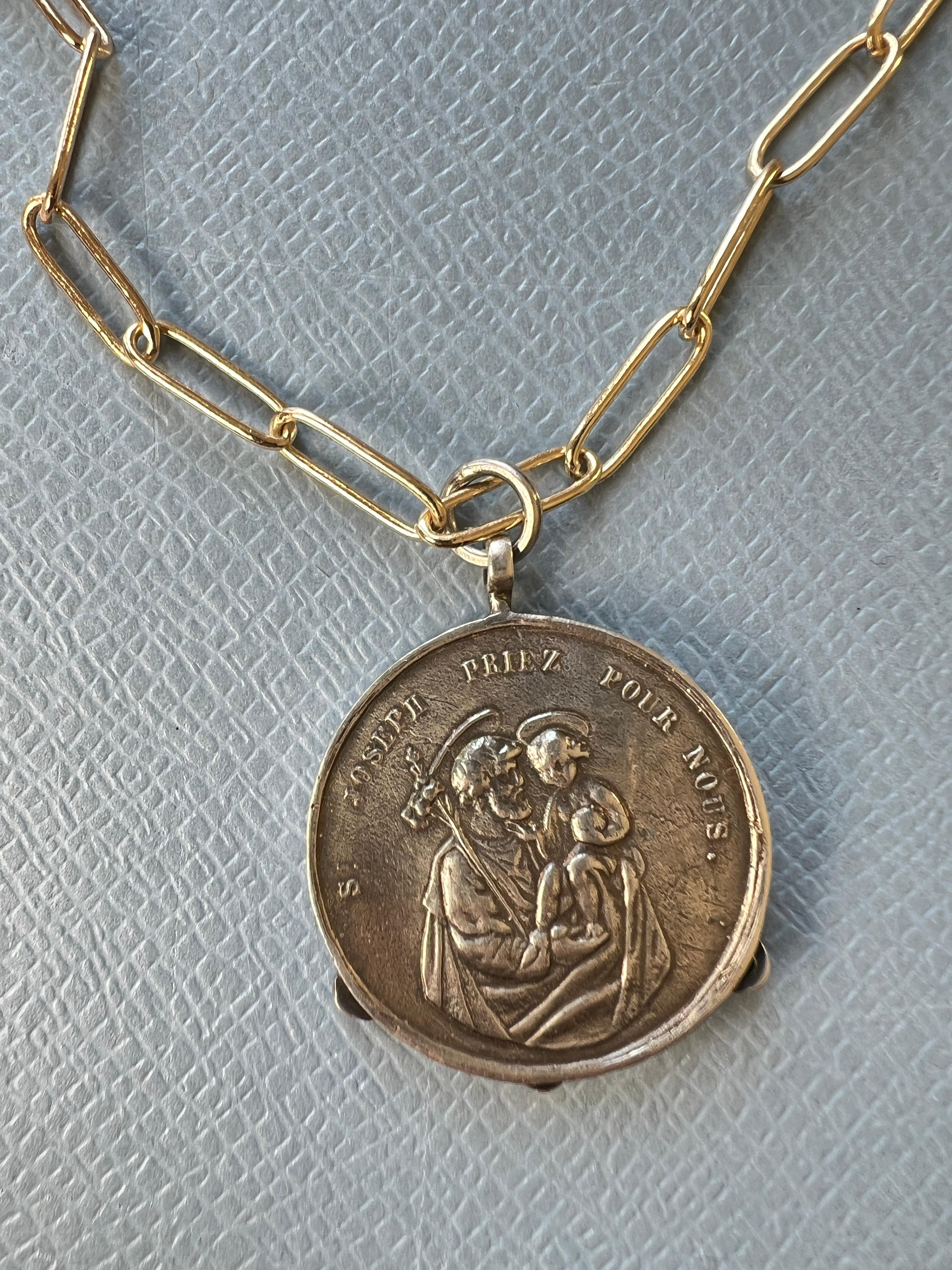 Emerald Silver Medal Chain Necklace For Sale 1