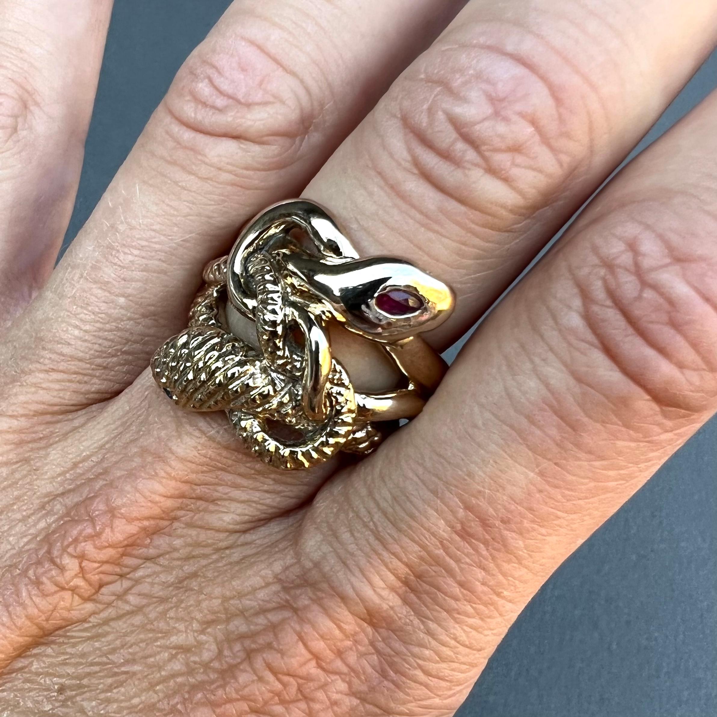 Anello a forma di serpente con diamante bianco e rubino in oro 14k in vendita 1
