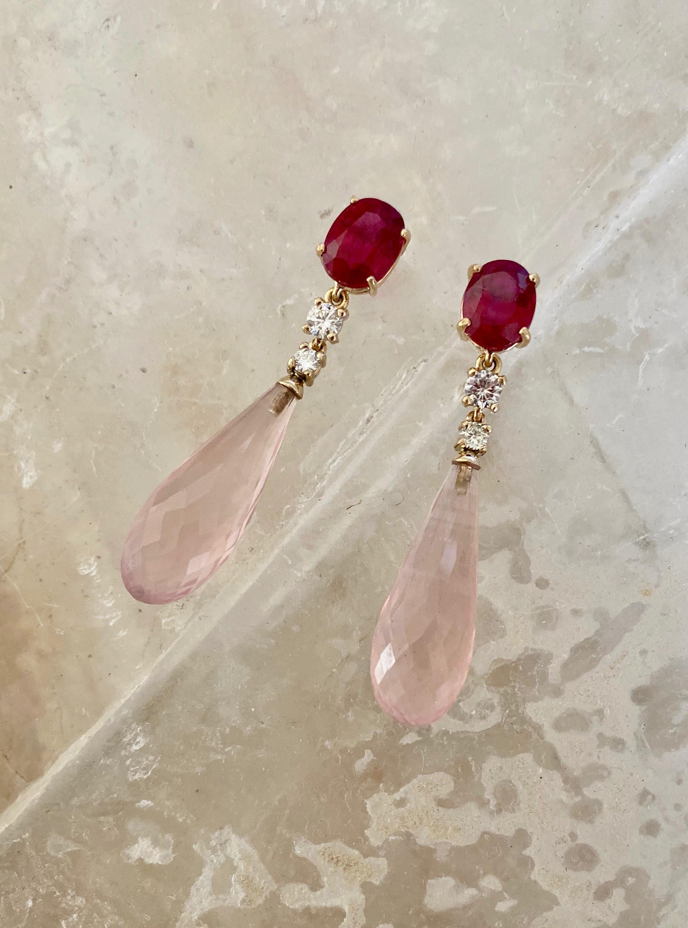 Contemporain Boucles d'oreilles pendantes Briolette en diamant blanc rubis et quartz rose en vente