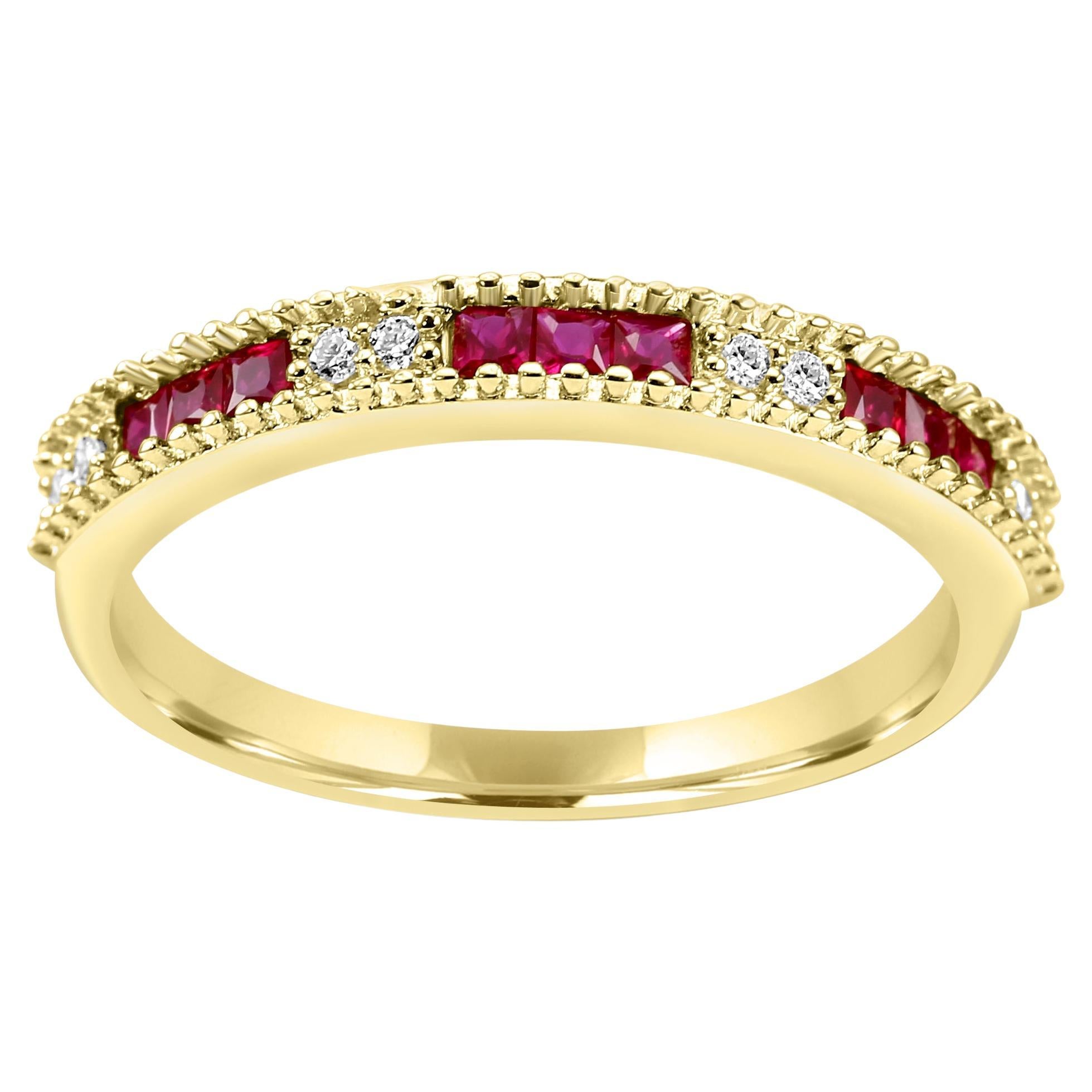 Anillo de compromiso de oro amarillo de 14 quilates con rubí y diamante blanco redondo