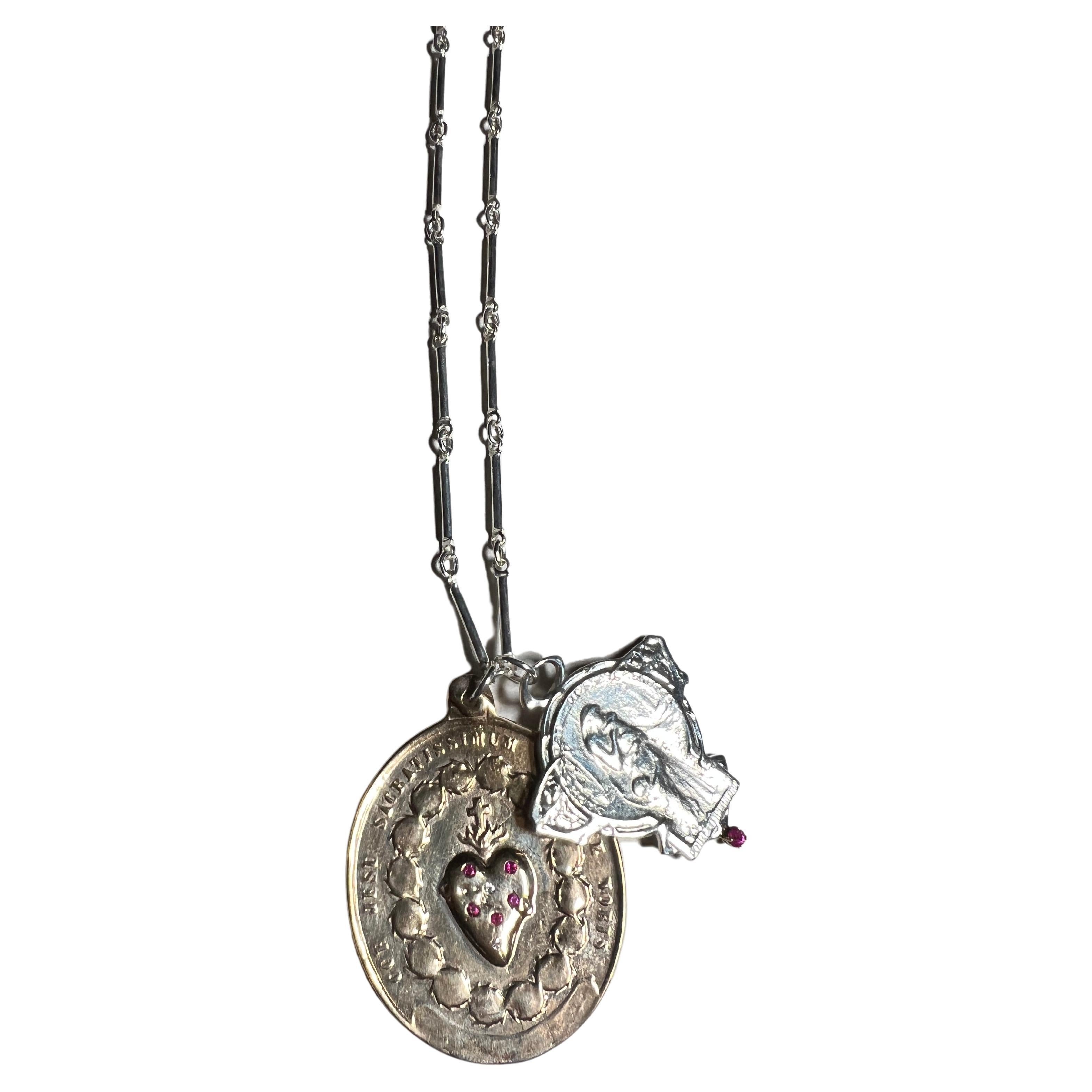 Art nouveau Ruby White Diamond Sacred Heart Silver Chain Necklace Art Nouveau Medal en vente