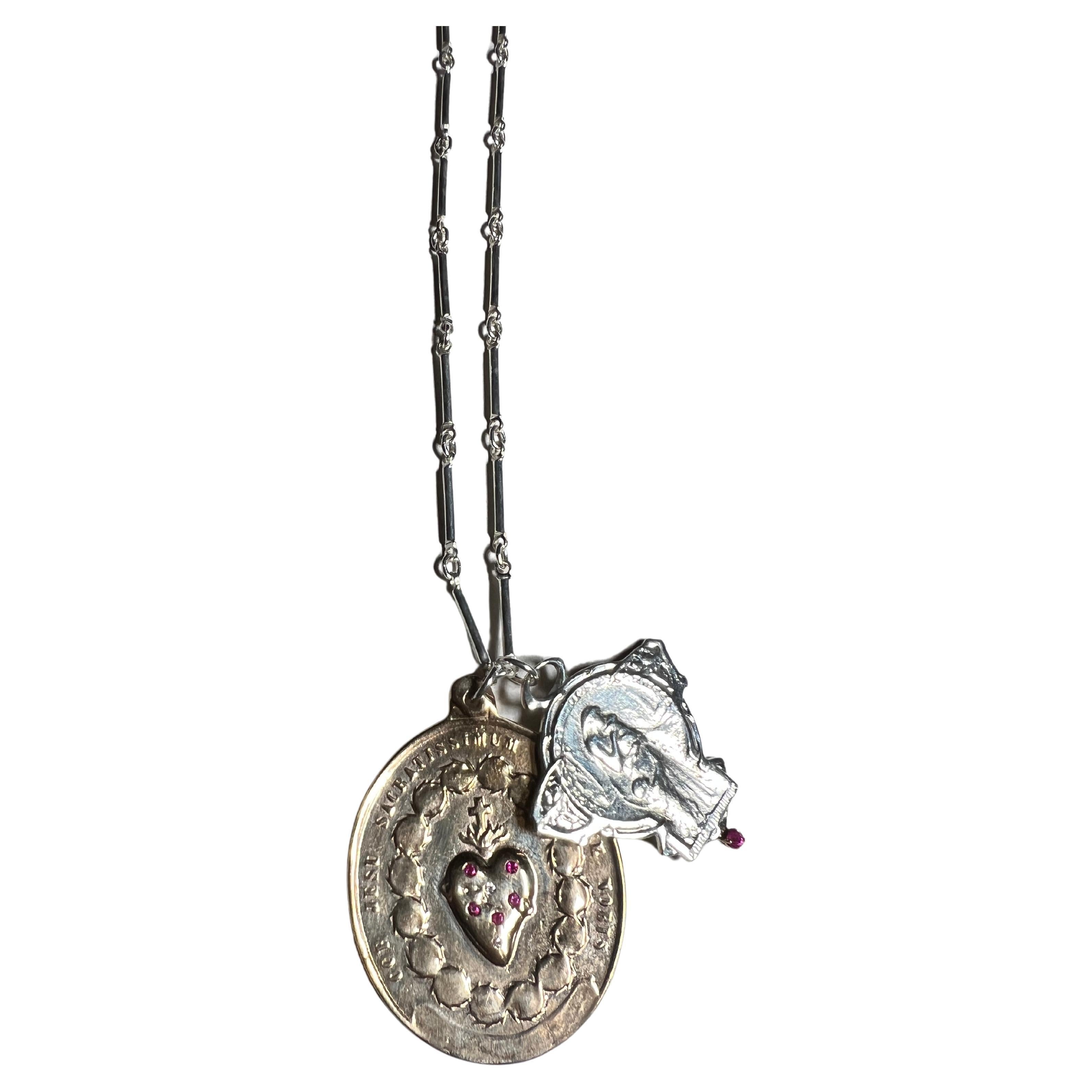 Ruby White Diamond Sacred Heart Silver Chain Necklace Art Nouveau Medal en vente